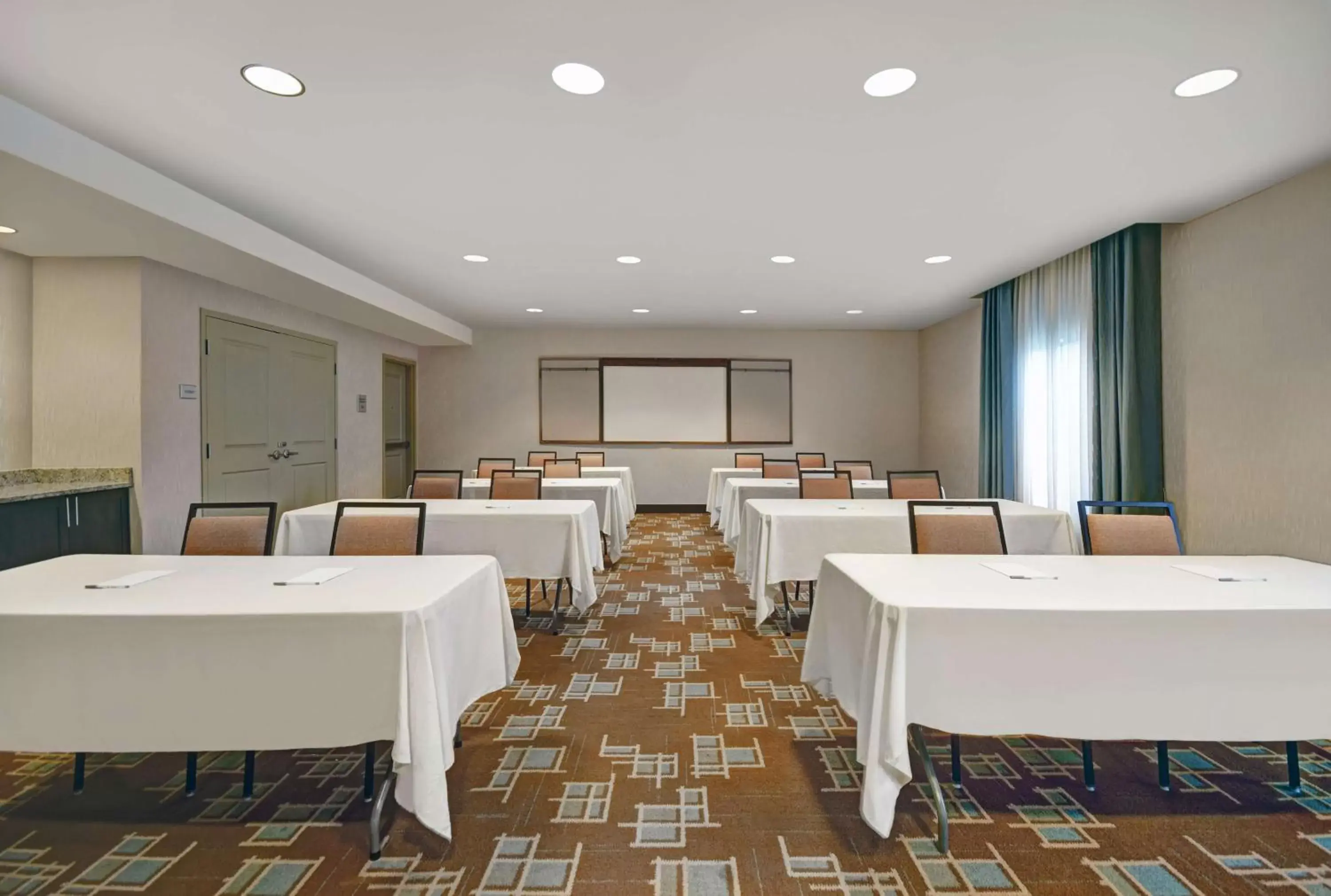 Meeting/conference room in Hampton Inn and Suites Robbinsville