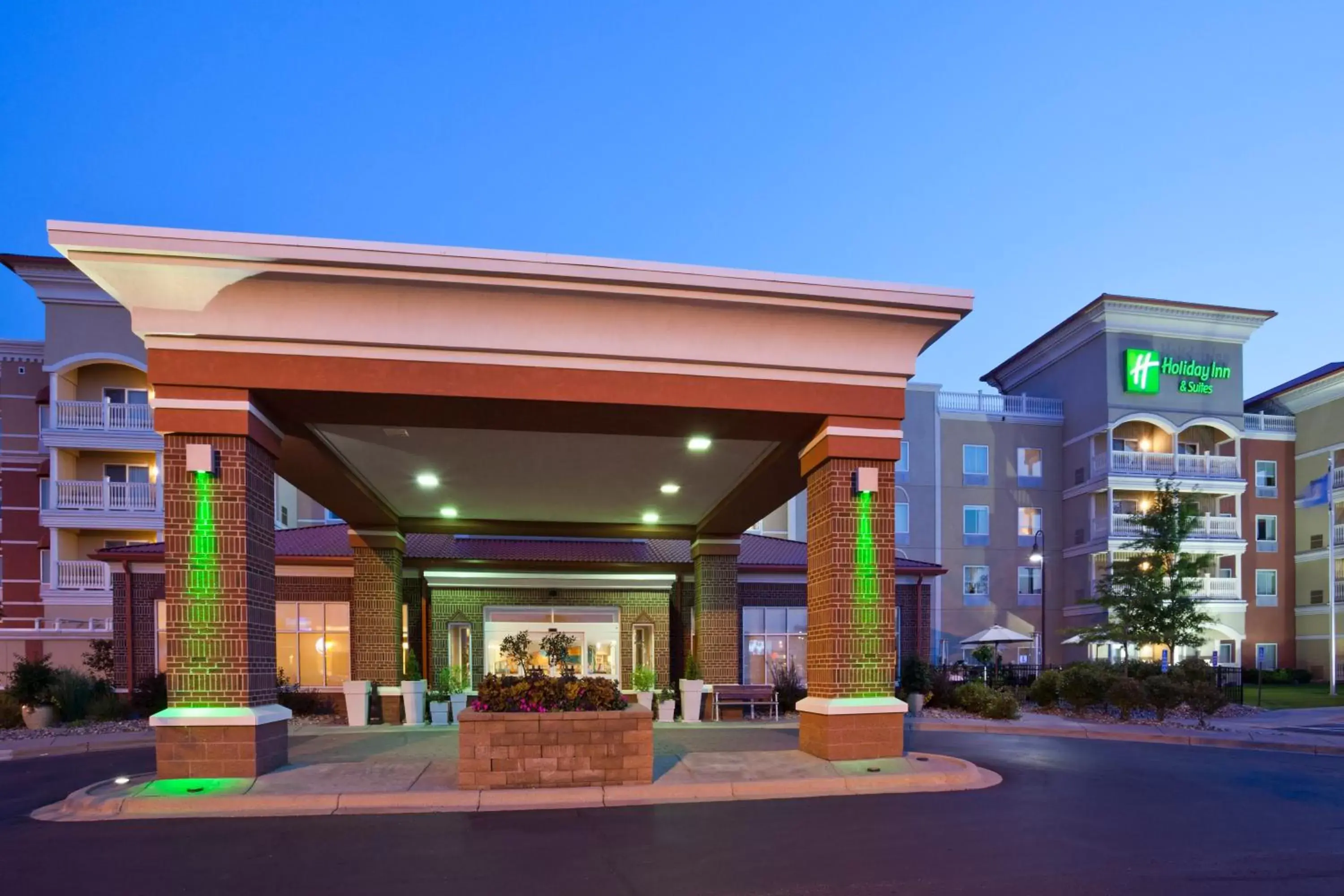 Property building in Holiday Inn Hotel & Suites Maple Grove Northwest Minneapolis-Arbor Lakes, an IHG Hotel