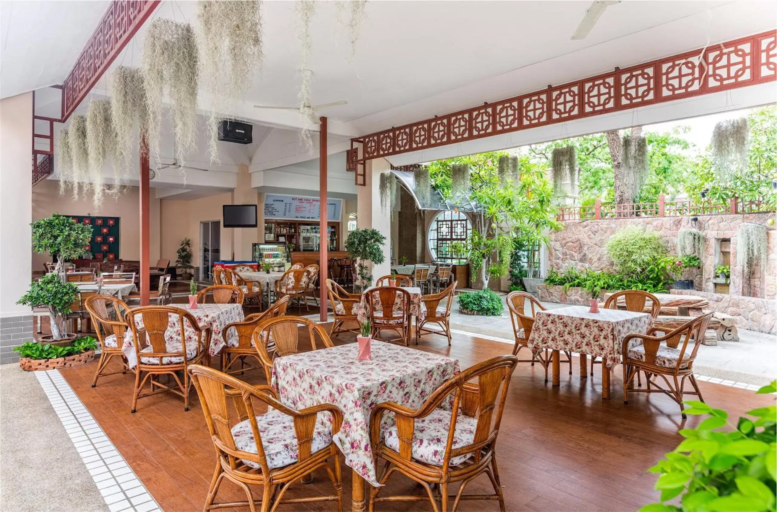 Seating area, Restaurant/Places to Eat in Eastern Grand Palace