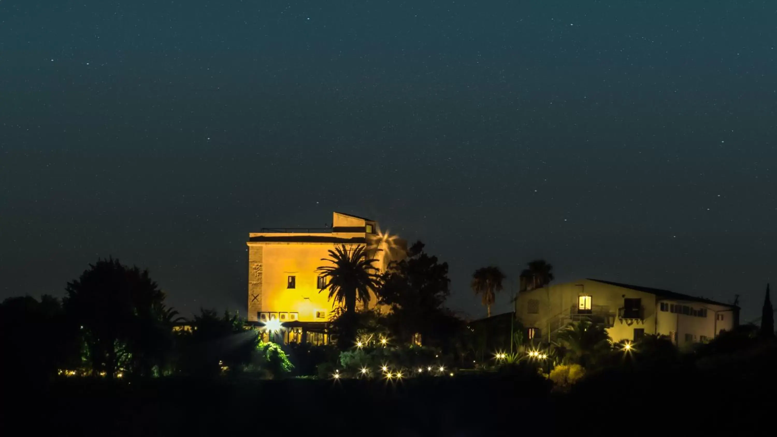 Nearby landmark, Property Building in Hotel Foresteria Baglio Della Luna