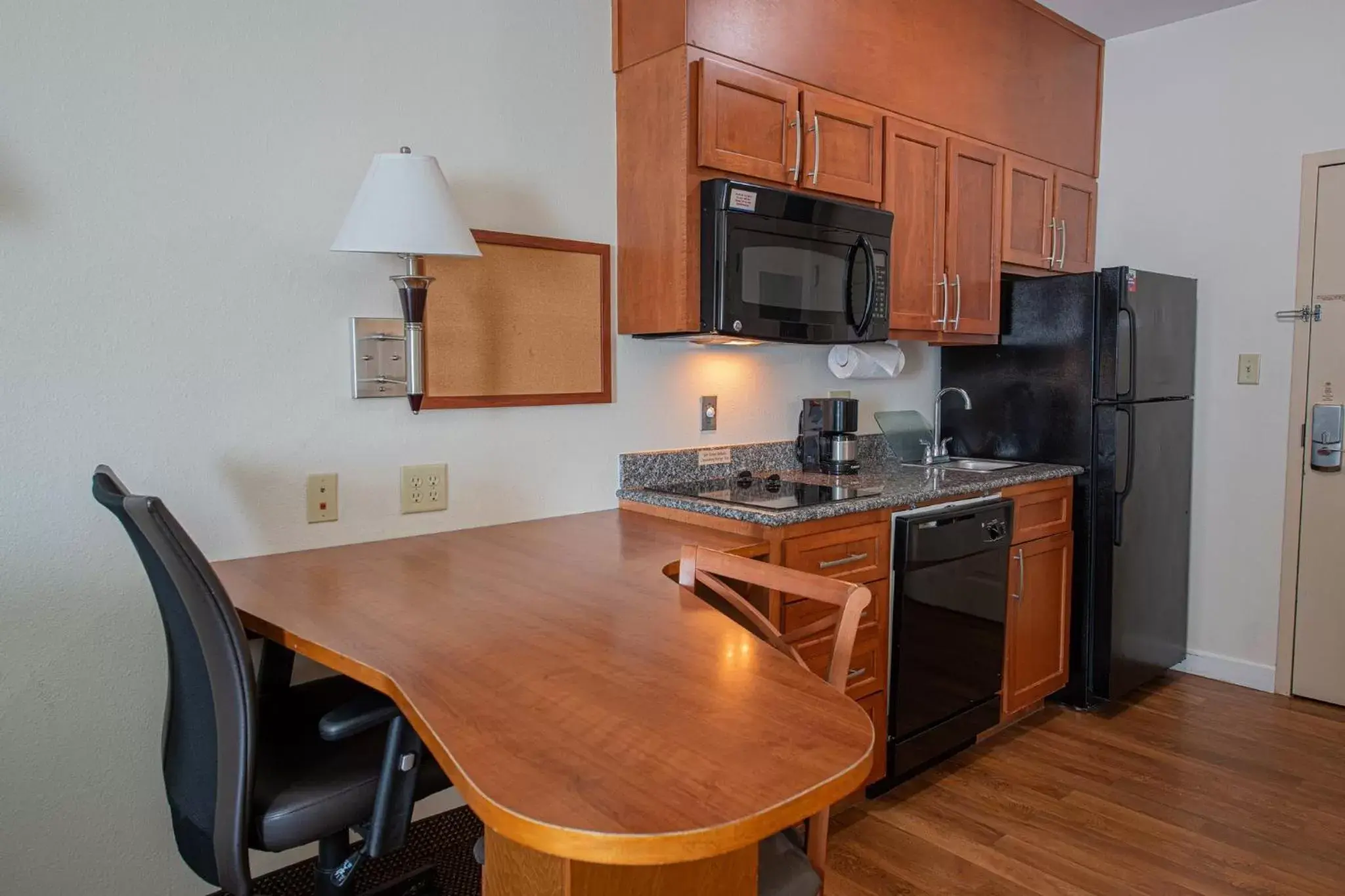 Photo of the whole room, Kitchen/Kitchenette in Candlewood Suites New Iberia, an IHG Hotel