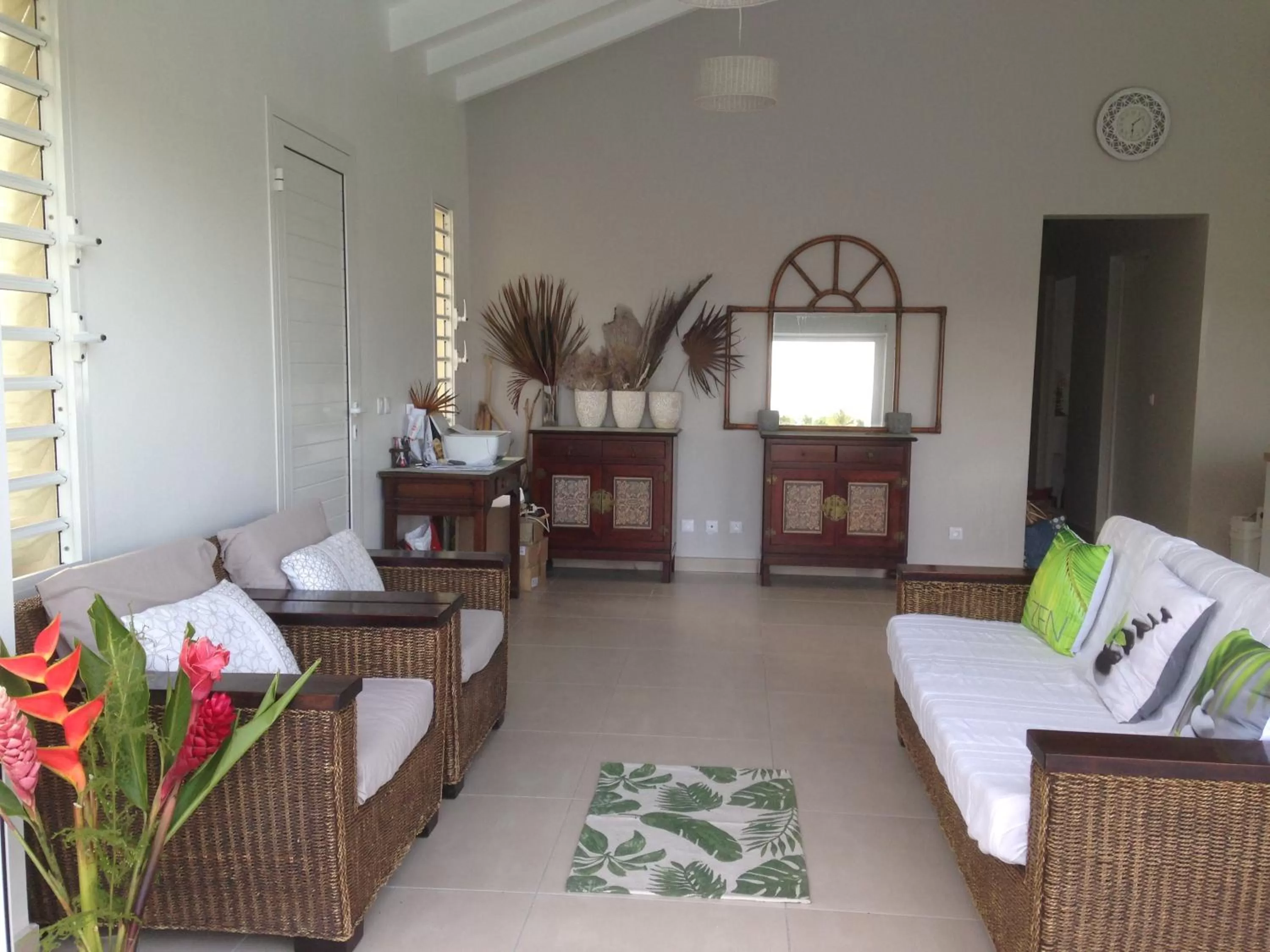 Living room in Chambre d'hôte Coeur-CoCo piscine