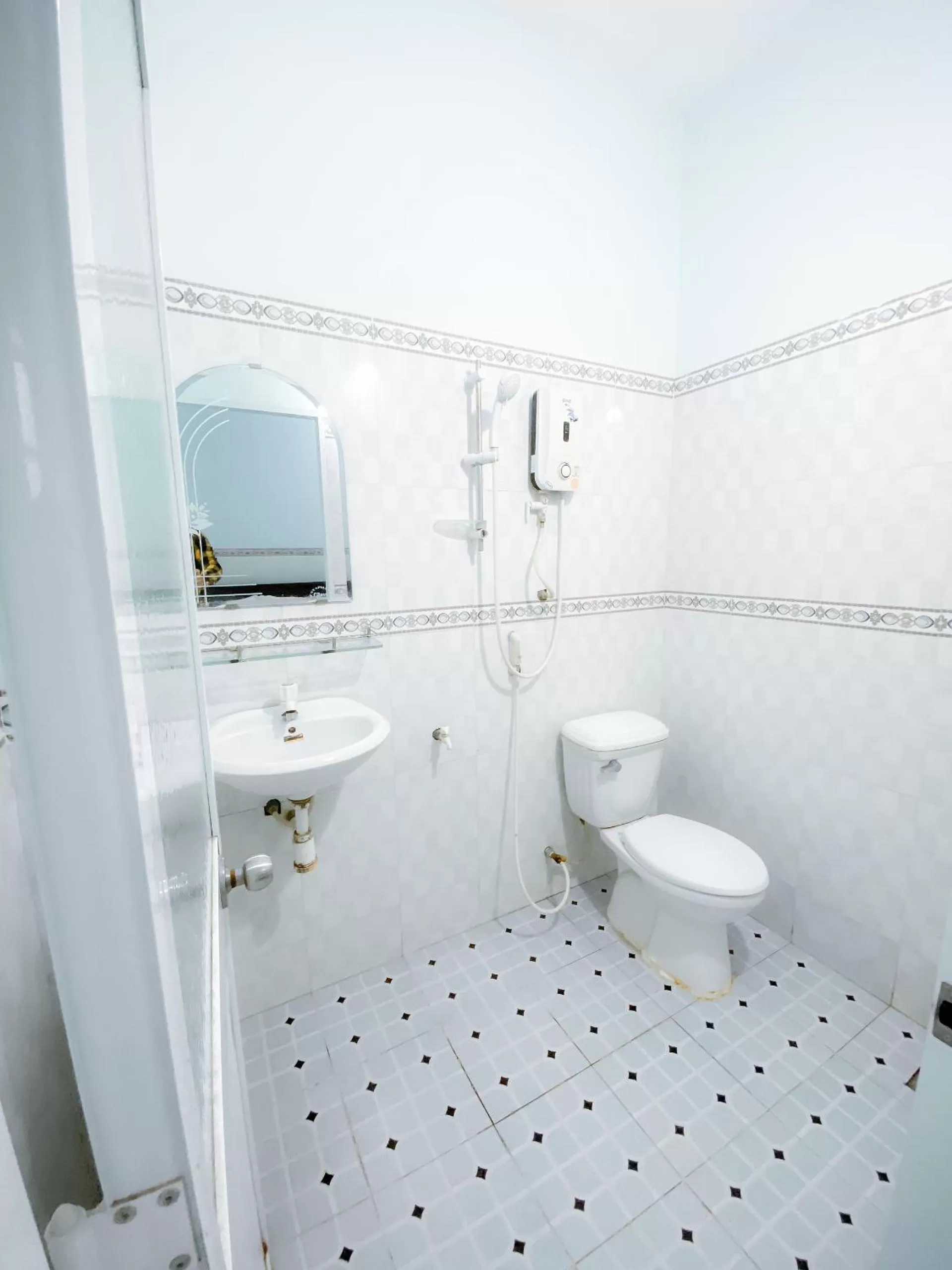 Toilet, Bathroom in An Phát Motel