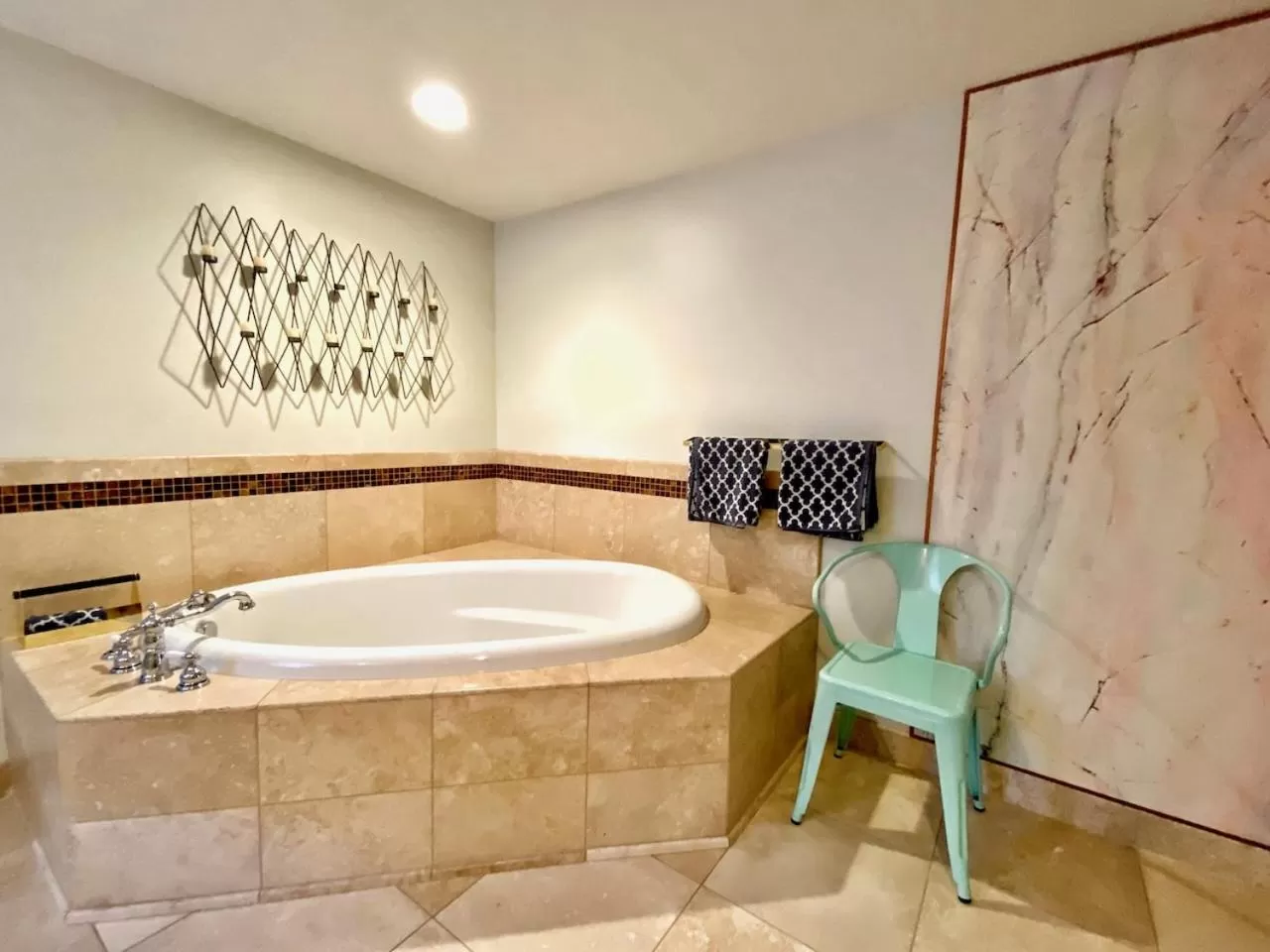 Bath in The Wesley Walla Walla