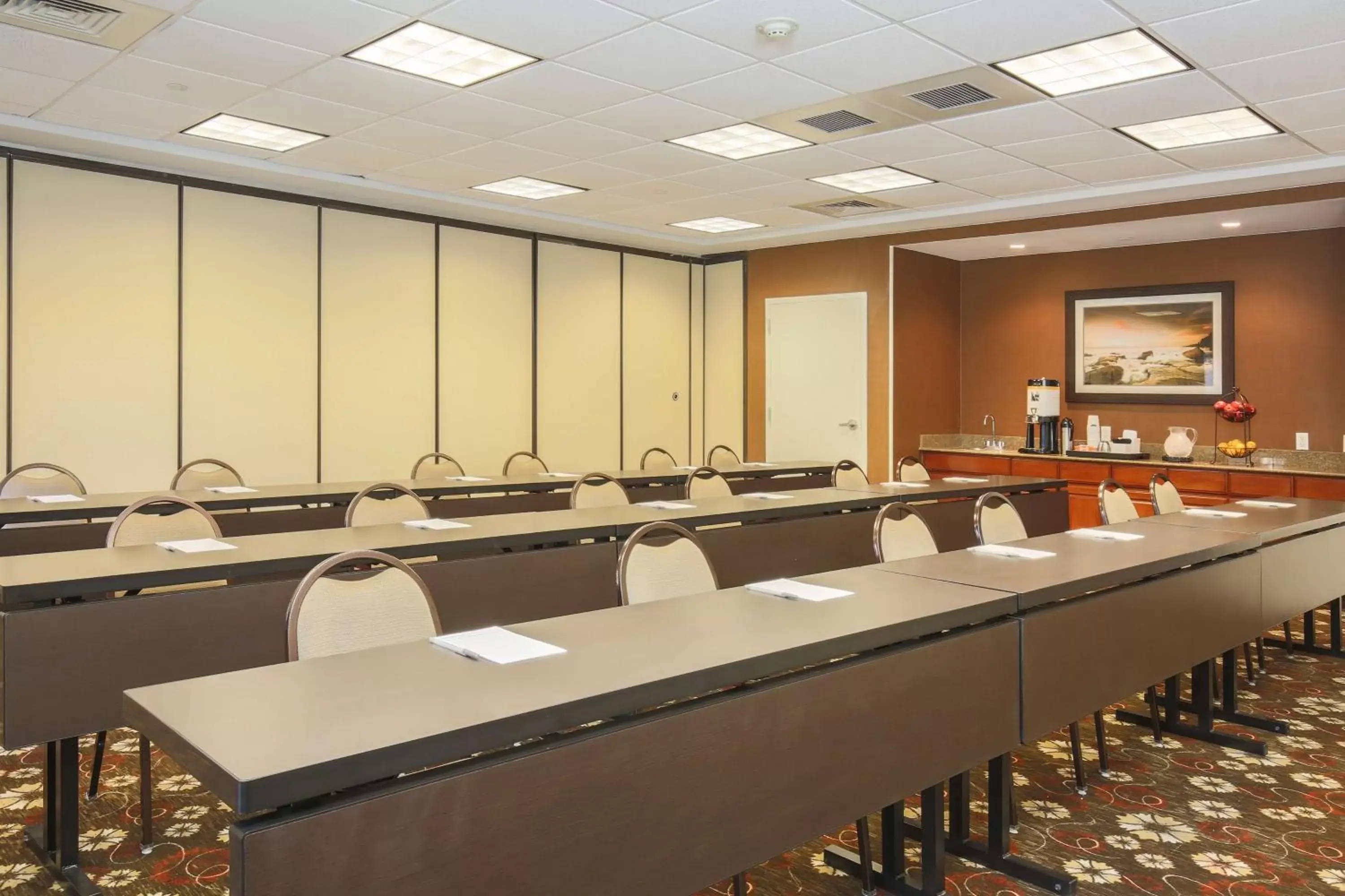 Meeting/conference room in Hampton Inn & Suites Camarillo