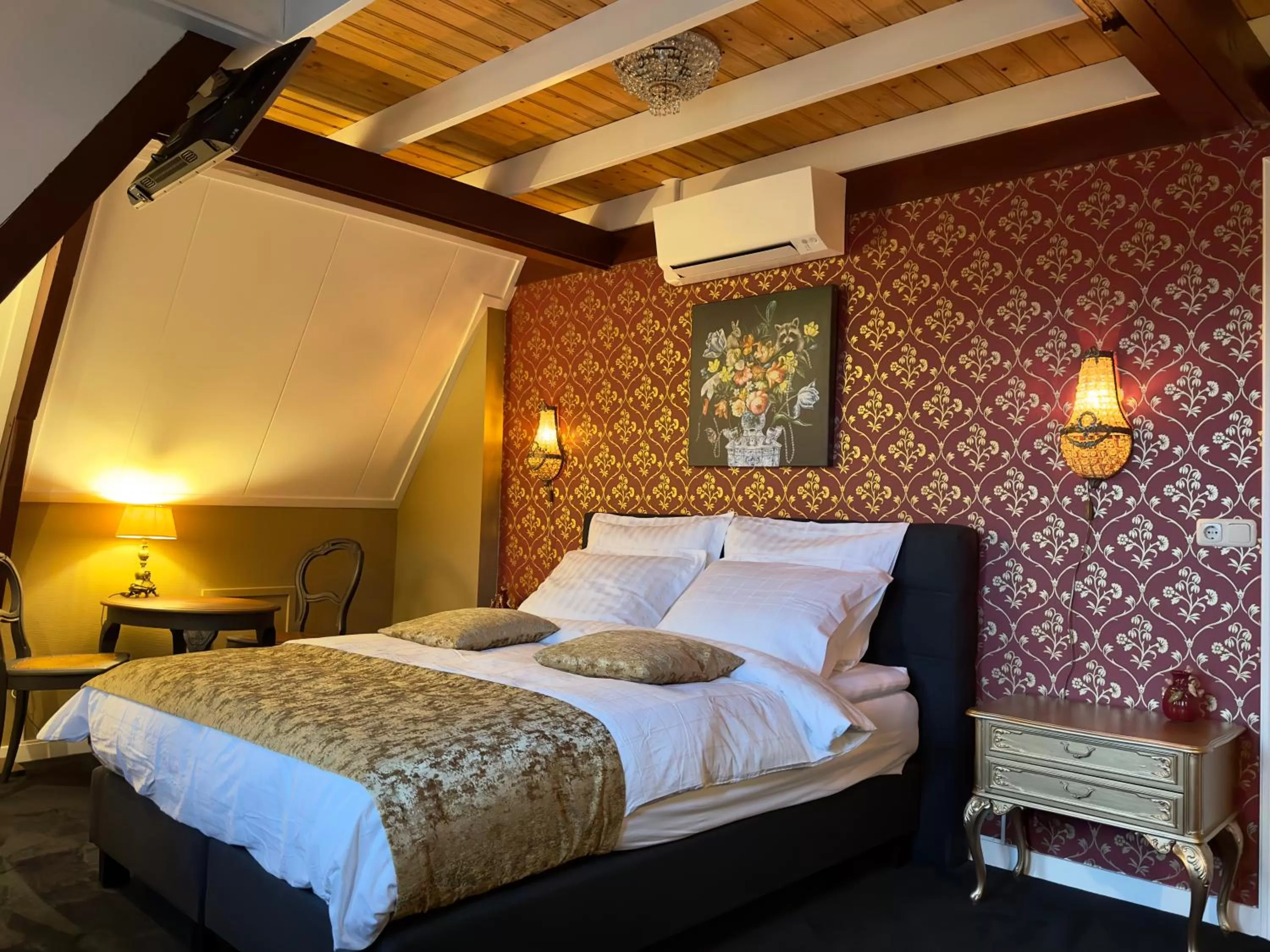 Bed in Villa Steenwyck Giethoorn