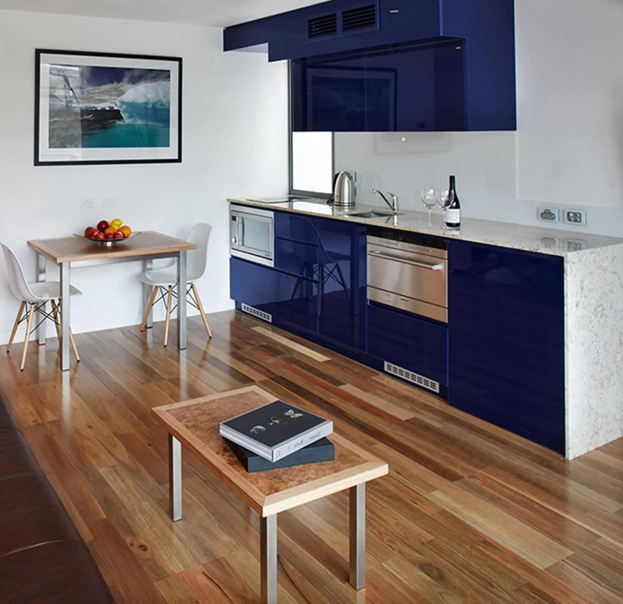 Kitchen or kitchenette, Kitchen/Kitchenette in Salamanca Wharf Hotel