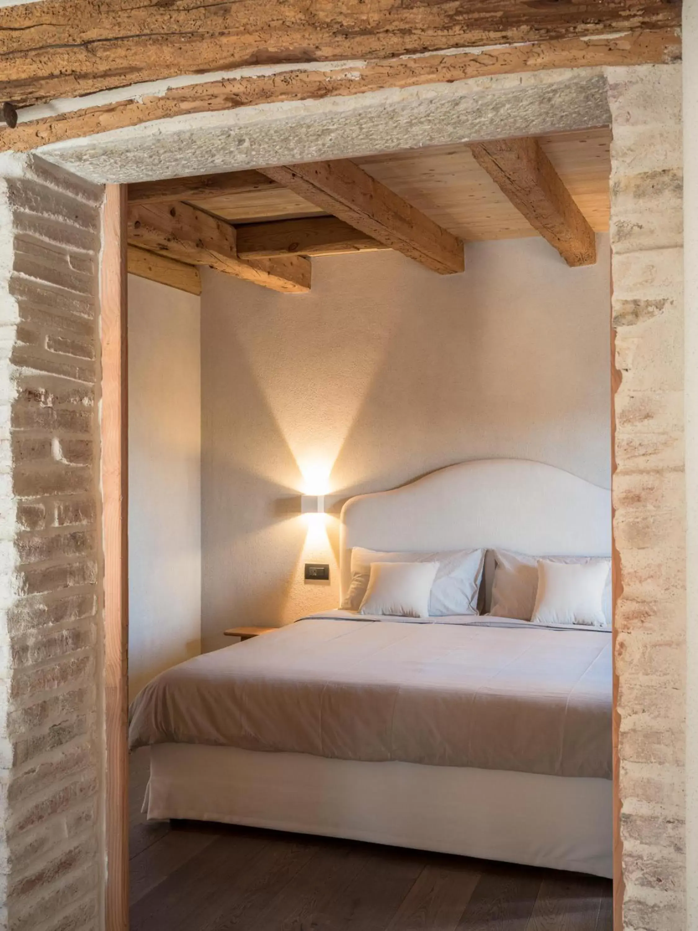 Bed in Borgo San Verolo B&B
