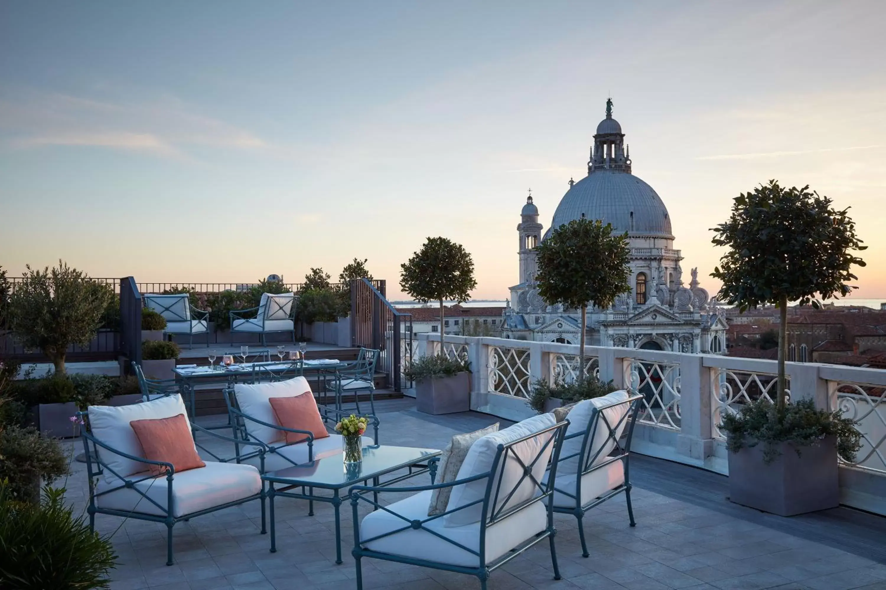 Photo of the whole room, Sunrise/Sunset in The St. Regis Venice