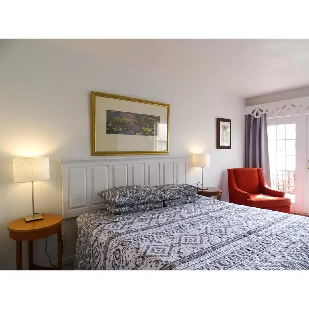 Bedroom, Bed in Green Island Inn