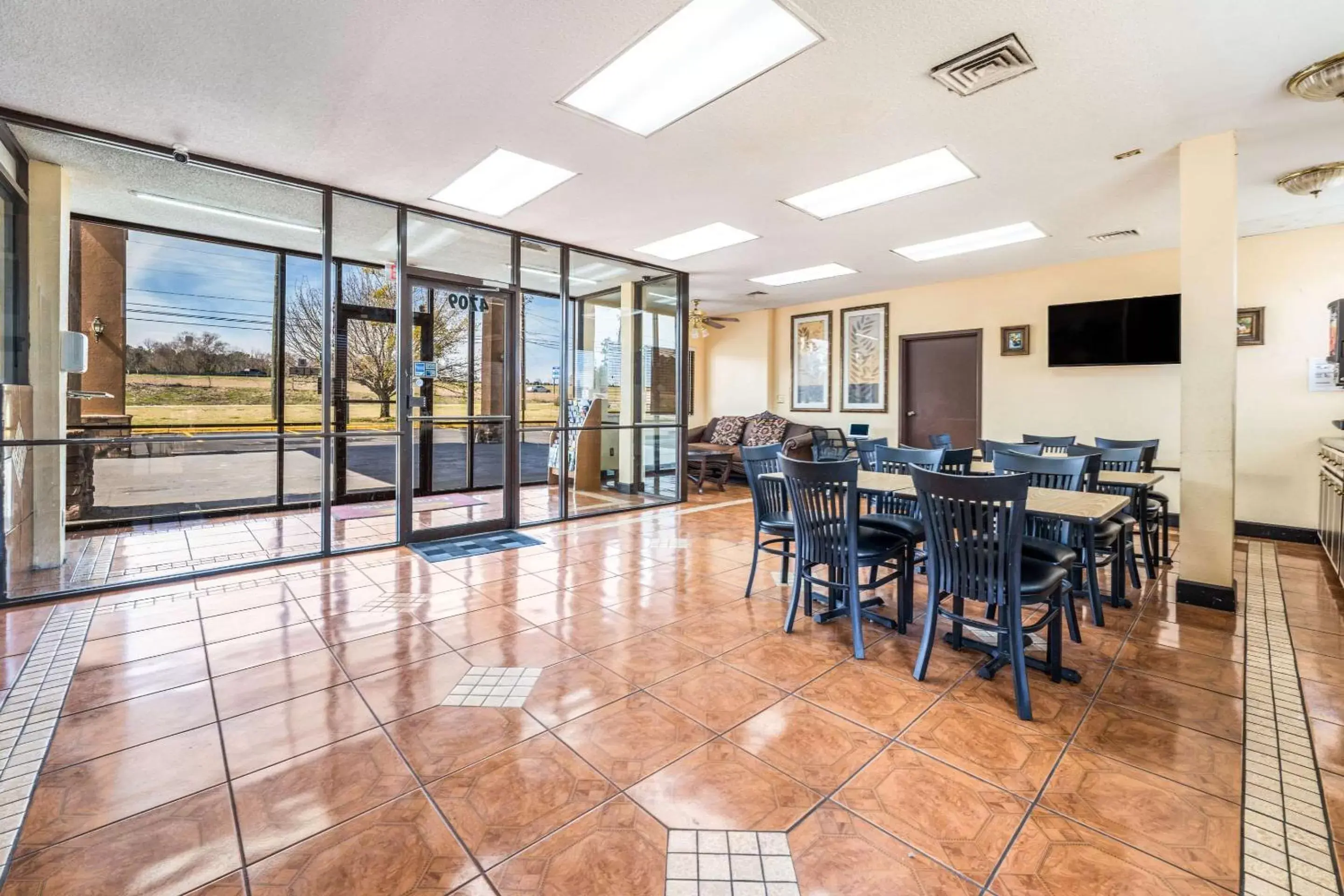 Lobby or reception in Econo Lodge Inn & Suites Macon