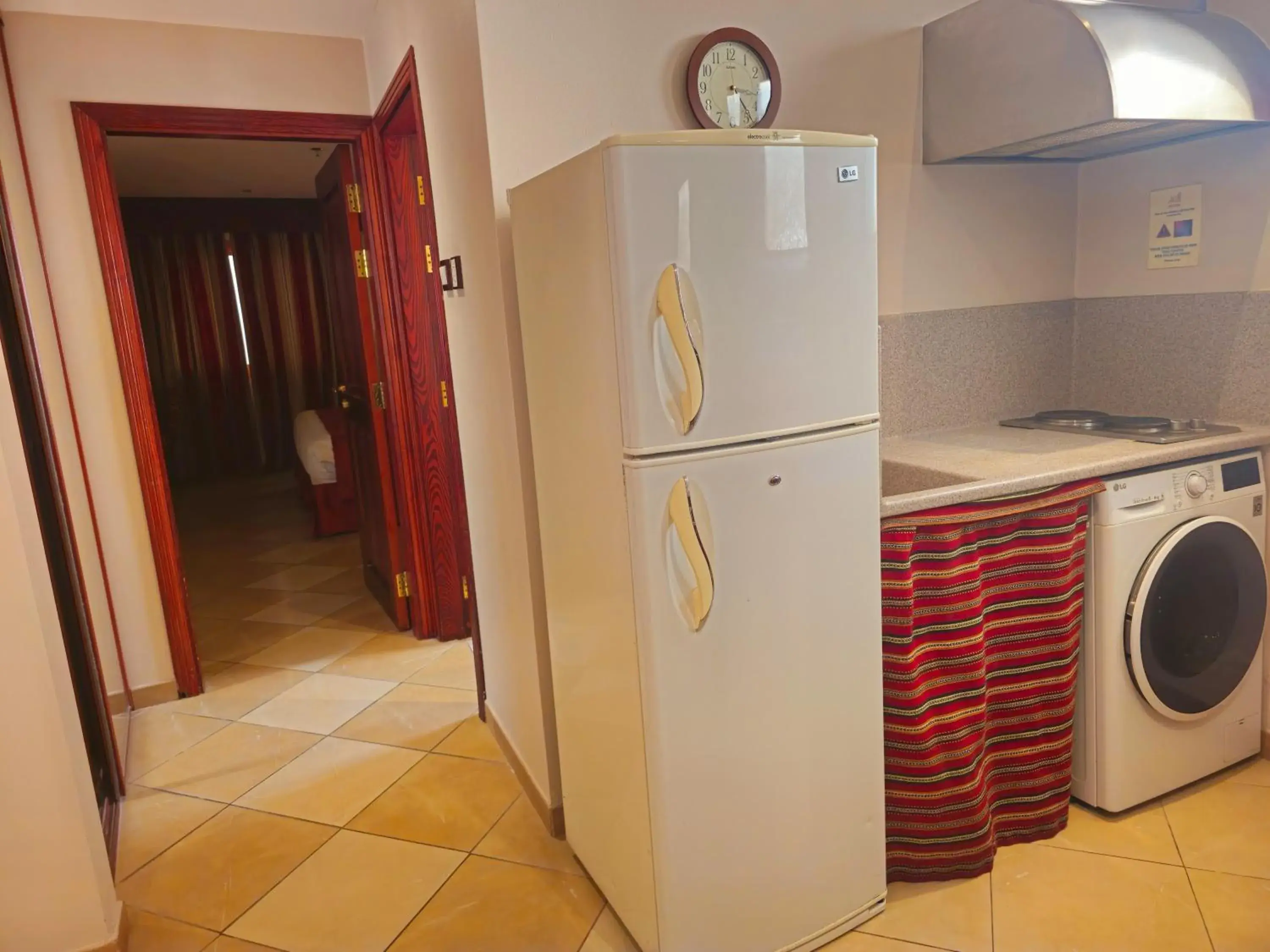 Kitchen or kitchenette, Kitchen/Kitchenette in Al Liwan Suites