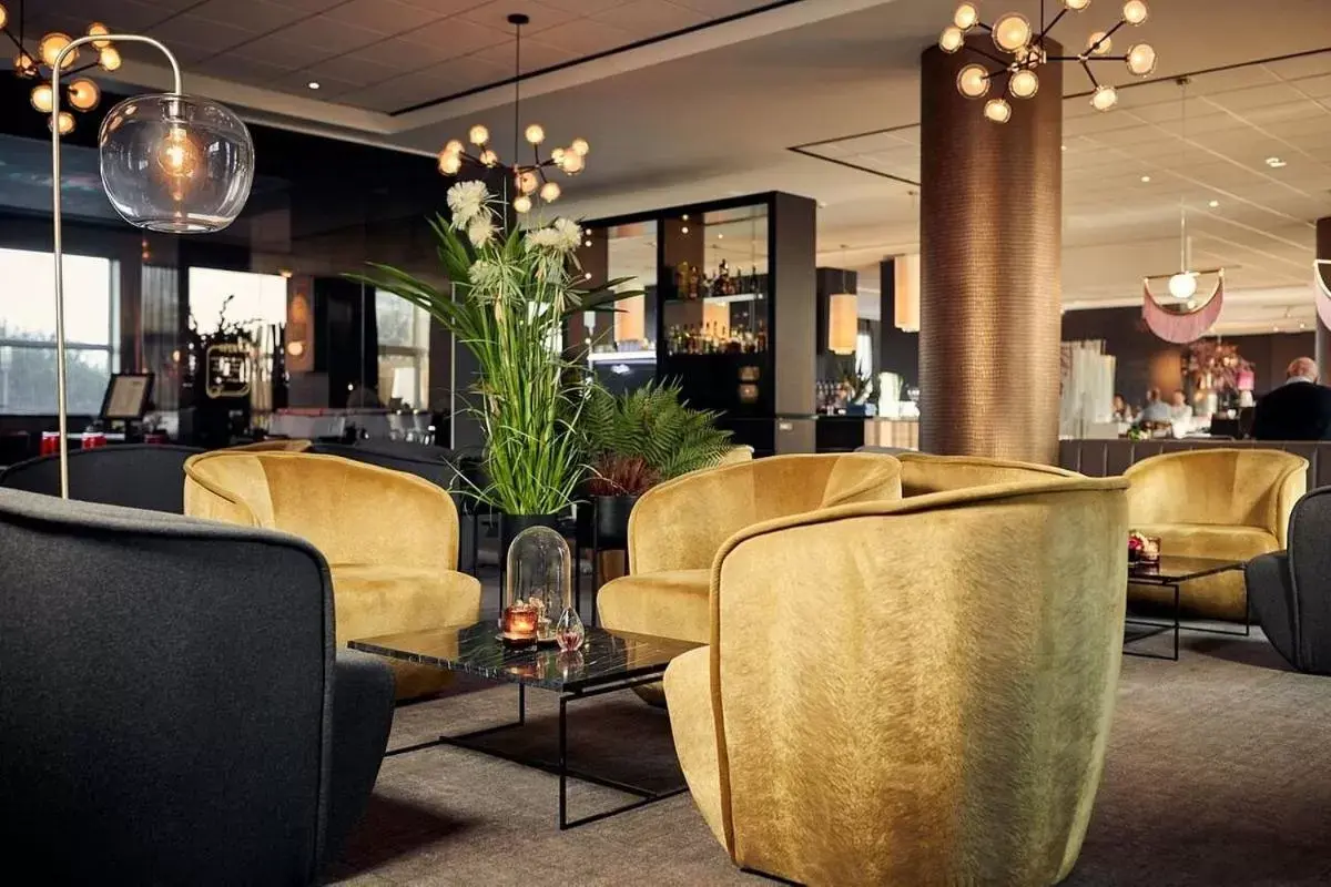 Lobby or reception, Lounge/Bar in Van der Valk Hotel Brussels Airport