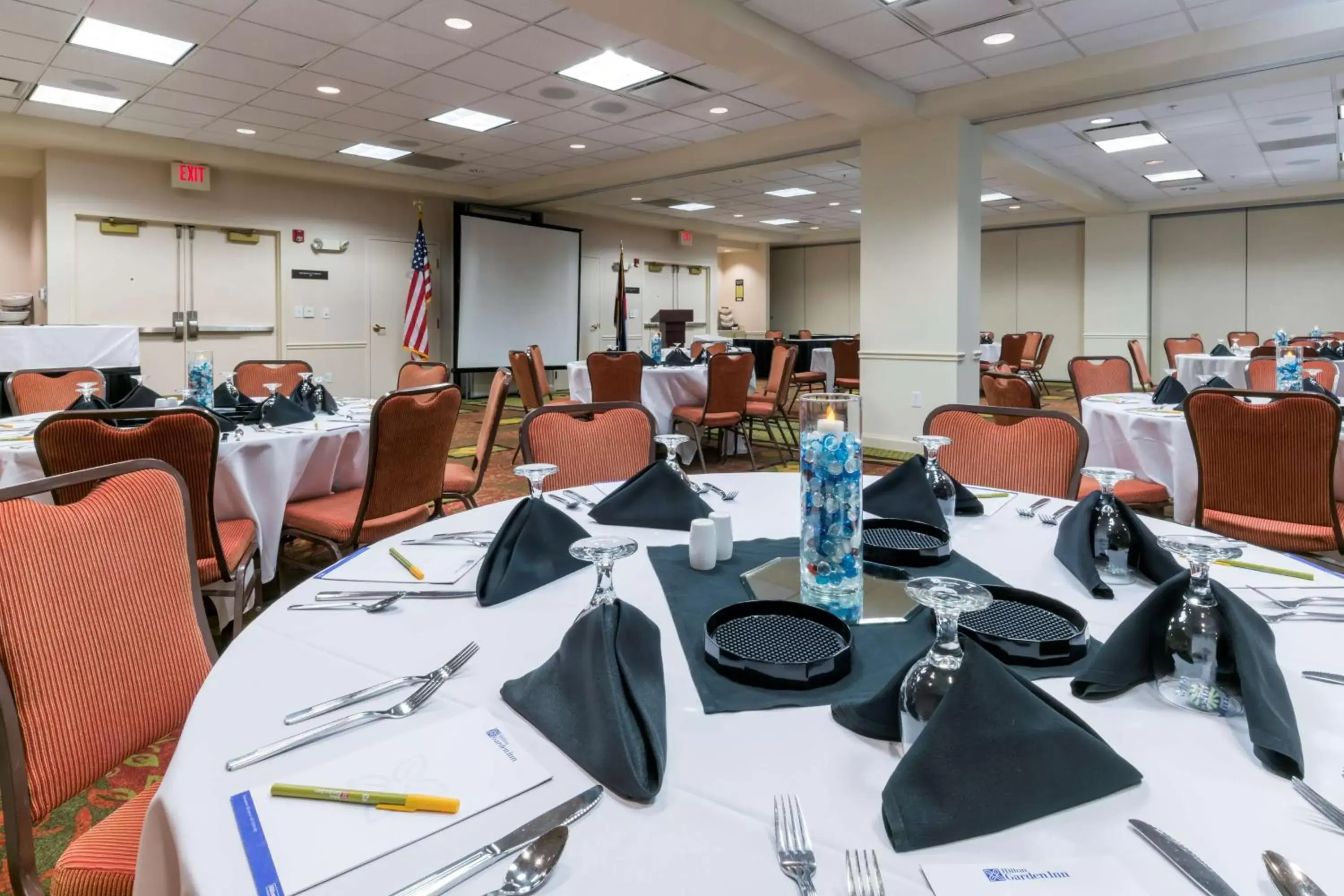 Meeting/conference room, Restaurant/Places to Eat in Hilton Garden Inn Denver Airport