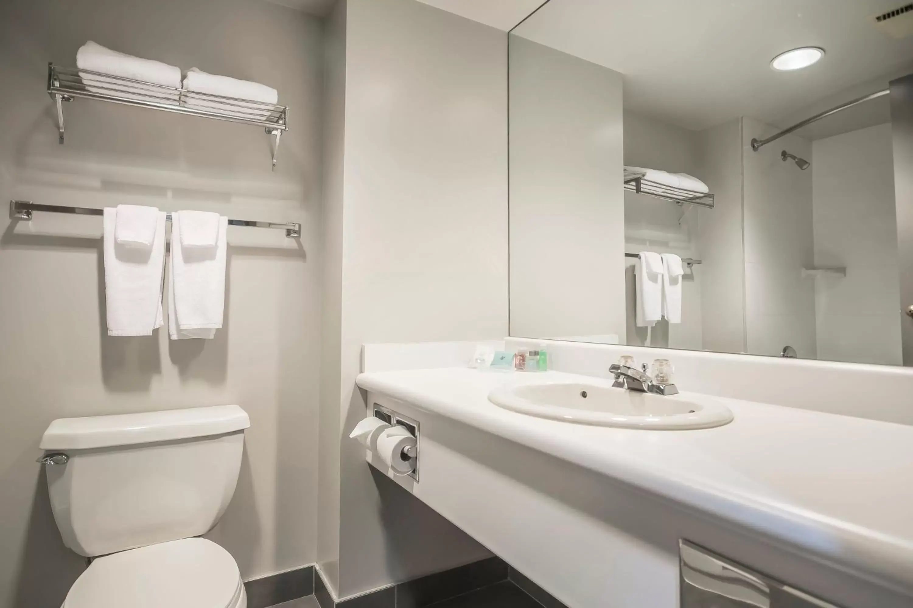 Bathroom in Best Western Plus Vancouver Airport Hotel