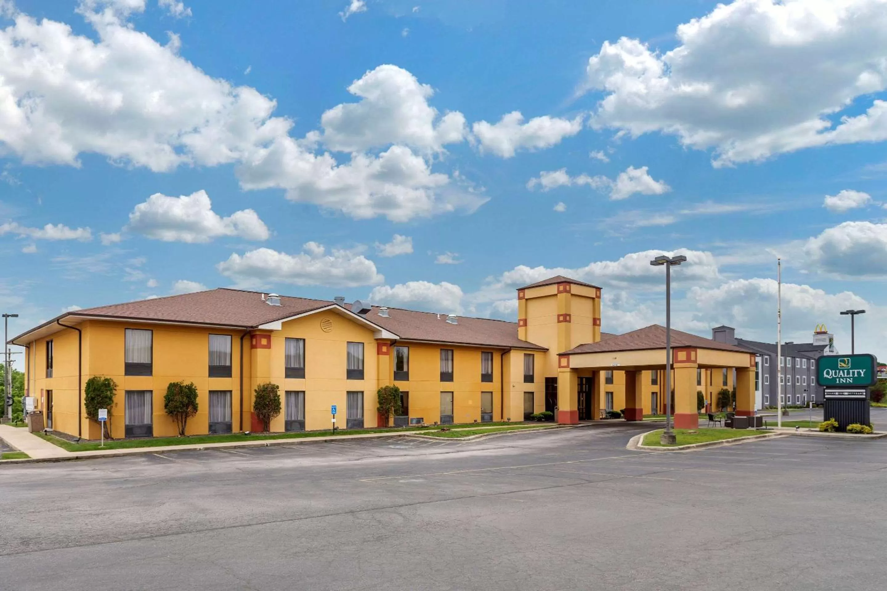 Property building in Quality Inn St Robert - Ft Leonard Wood