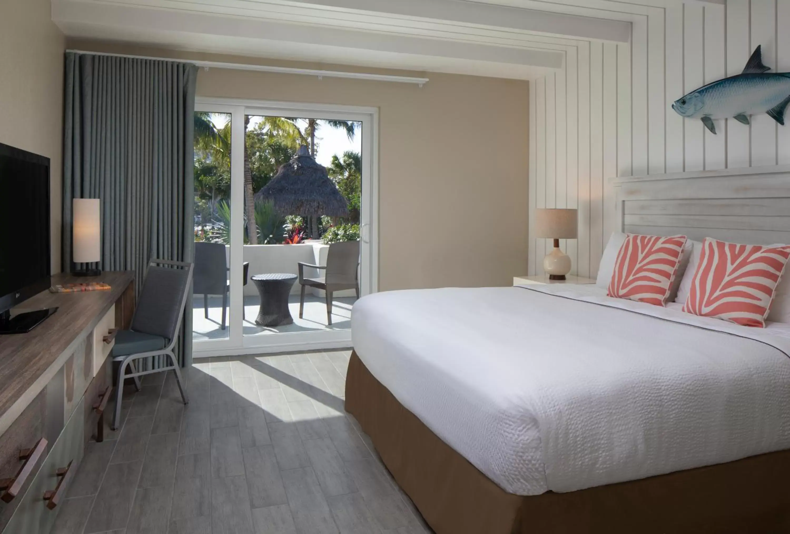 Photo of the whole room, Bed in Postcard Inn Beach Resort & Marina
