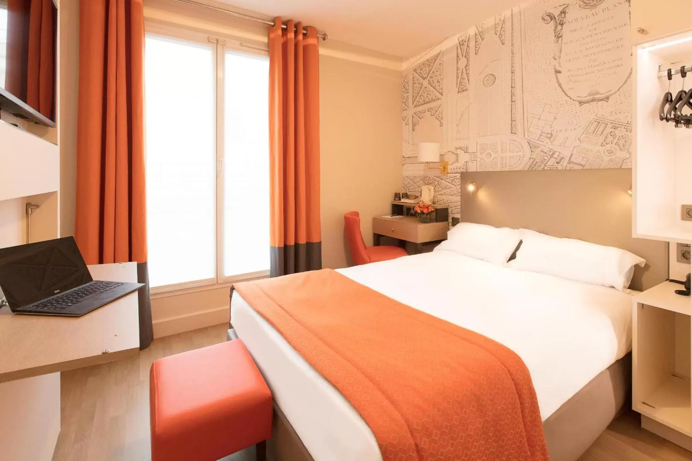 Bed in Hotel Montbriand Antony - Ancien Alixia