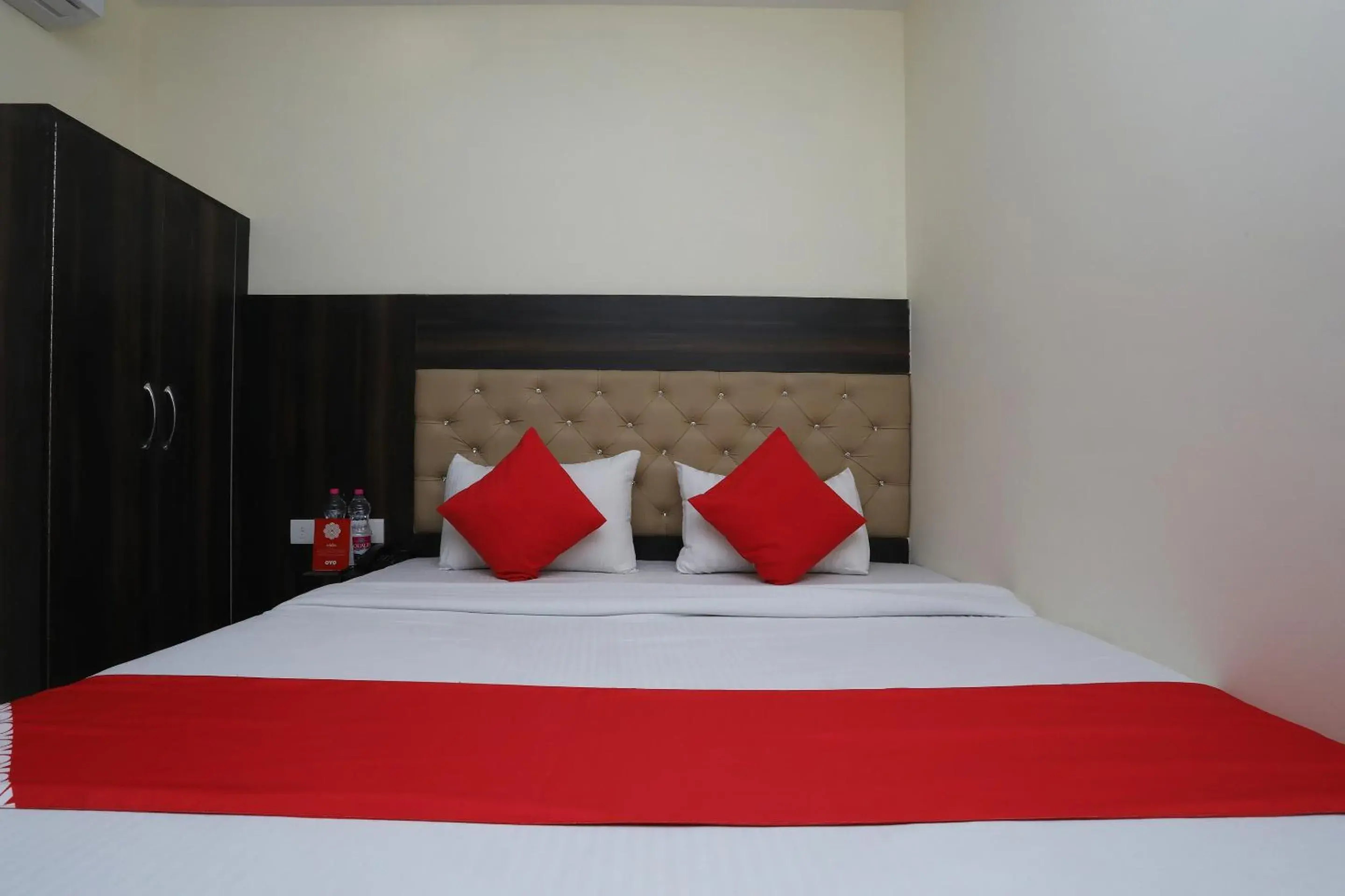 Bedroom, Bed in OYO Hotel Ivy