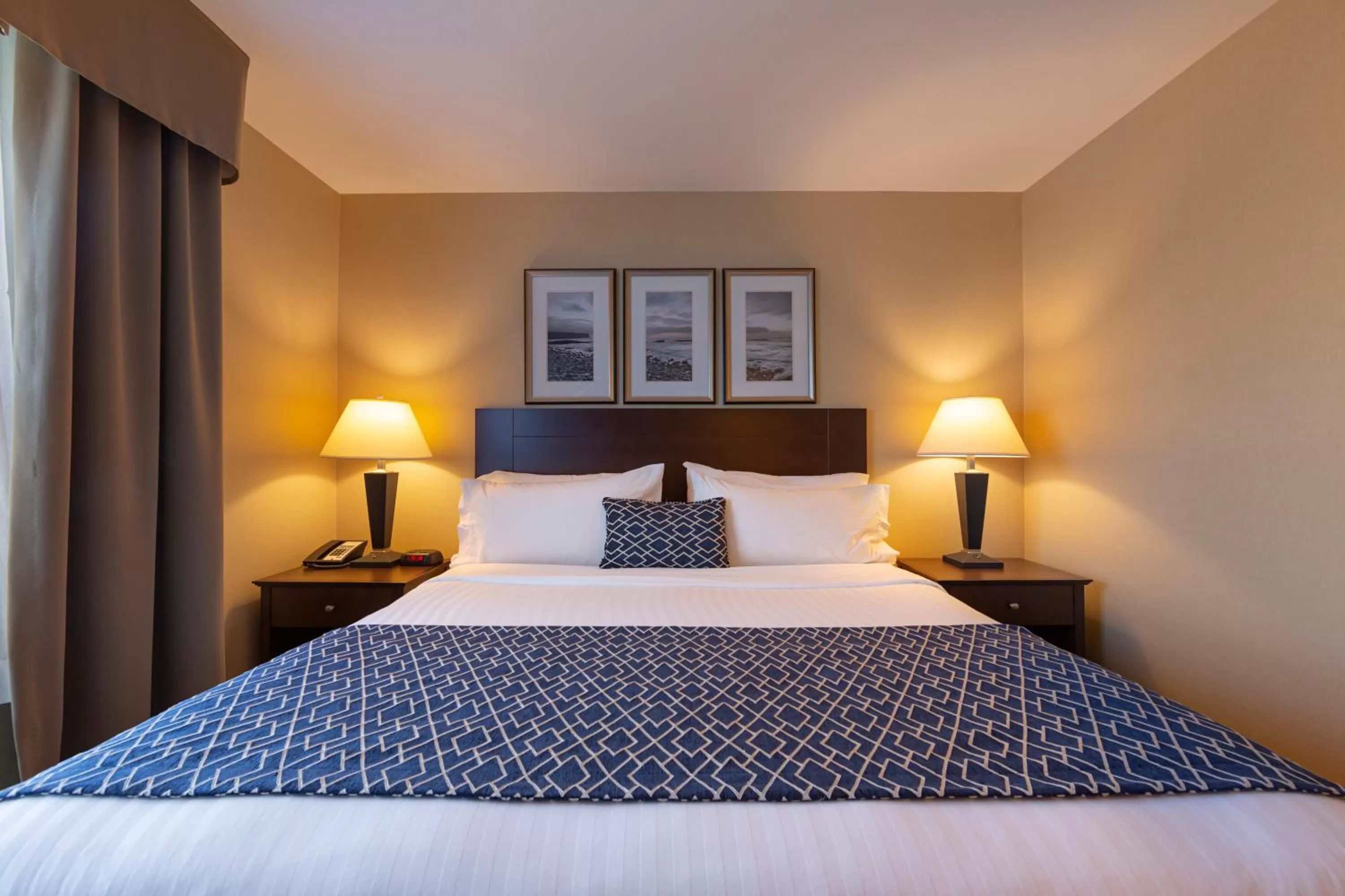 Bed in Bayview Hotel