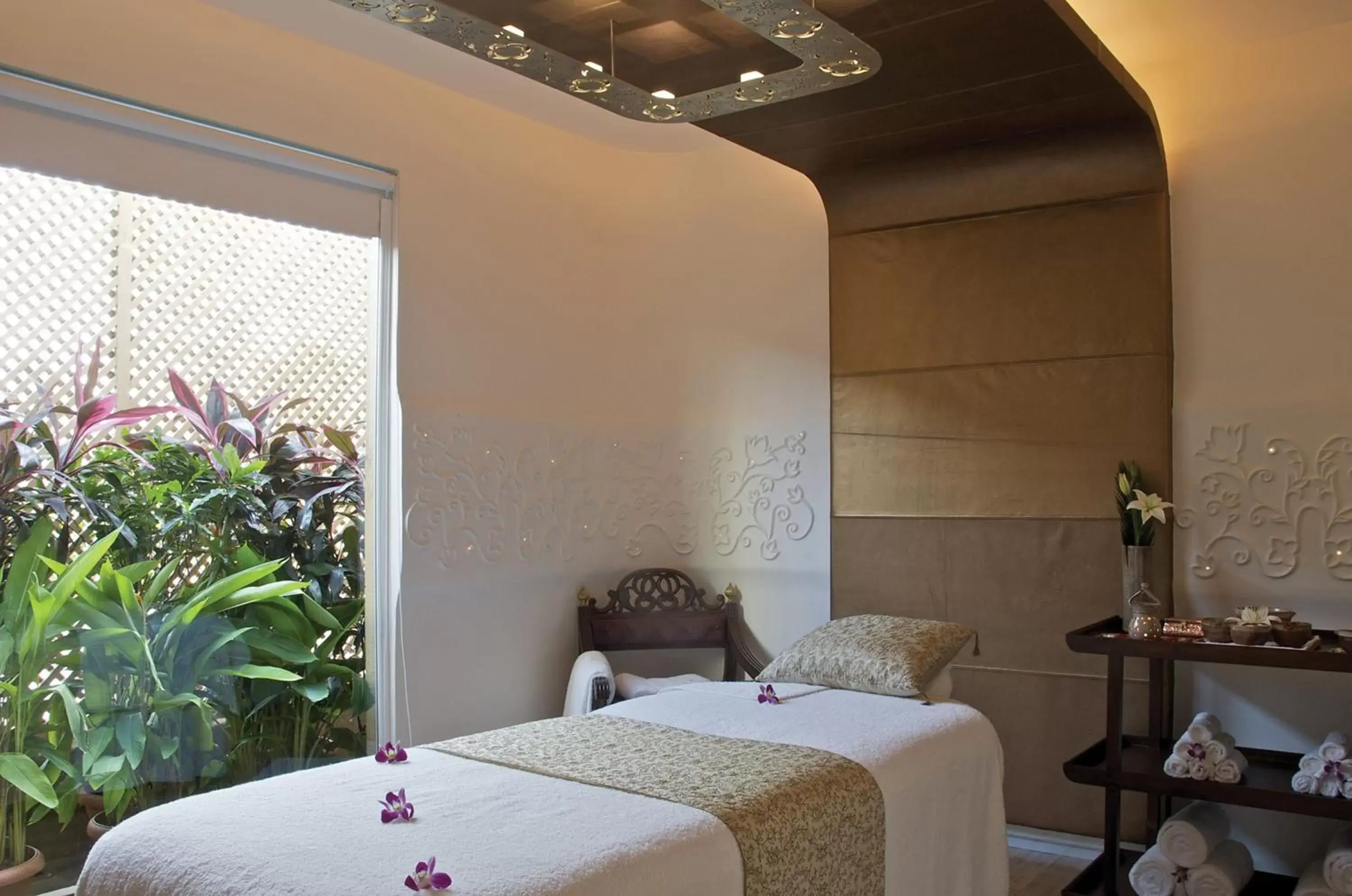 Spa and wellness centre/facilities, Bed in President - IHCL SeleQtions Spa and wellness centre/facilities, Bed in President - IHCL SeleQtions