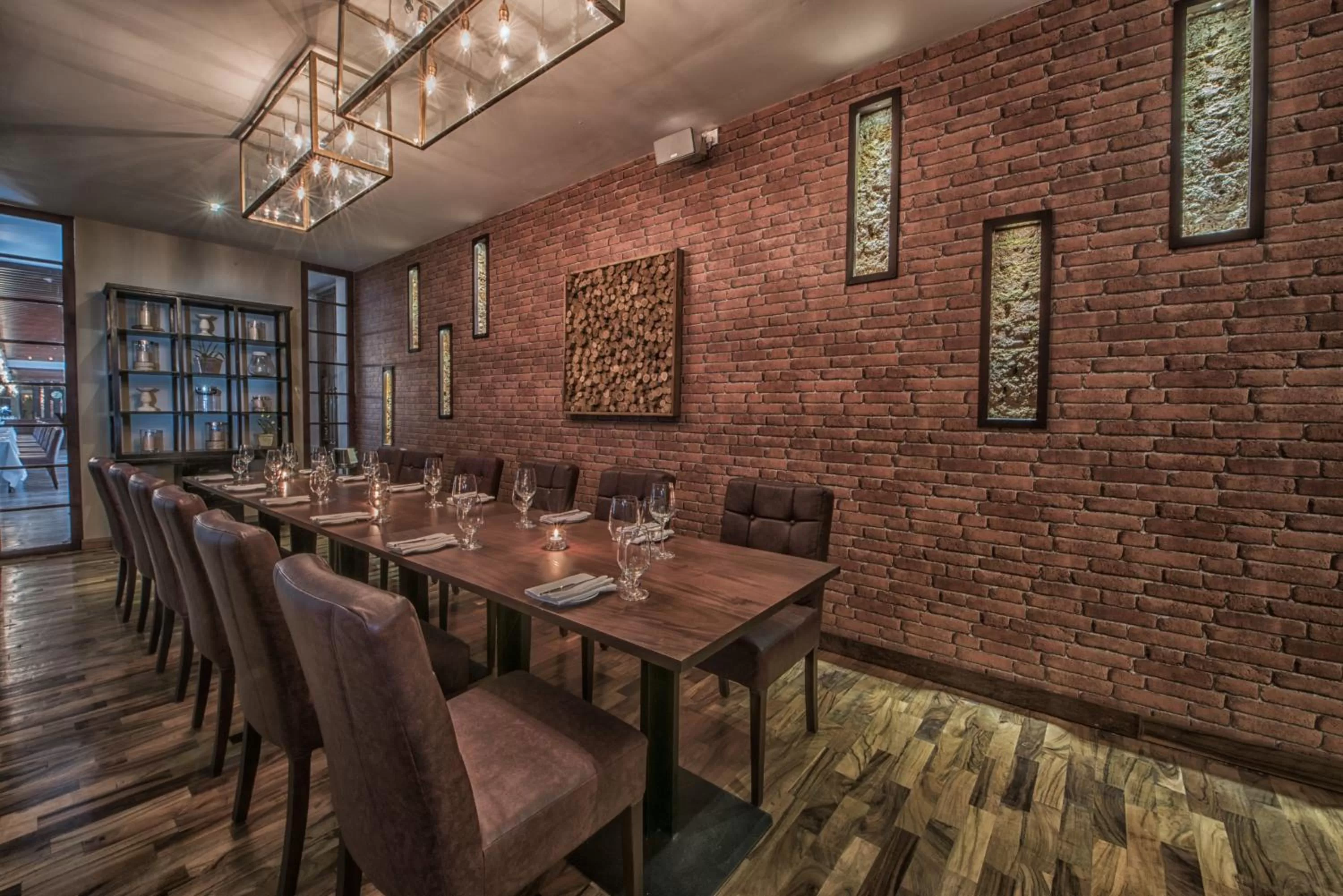 Restaurant/places to eat in Uga Residence