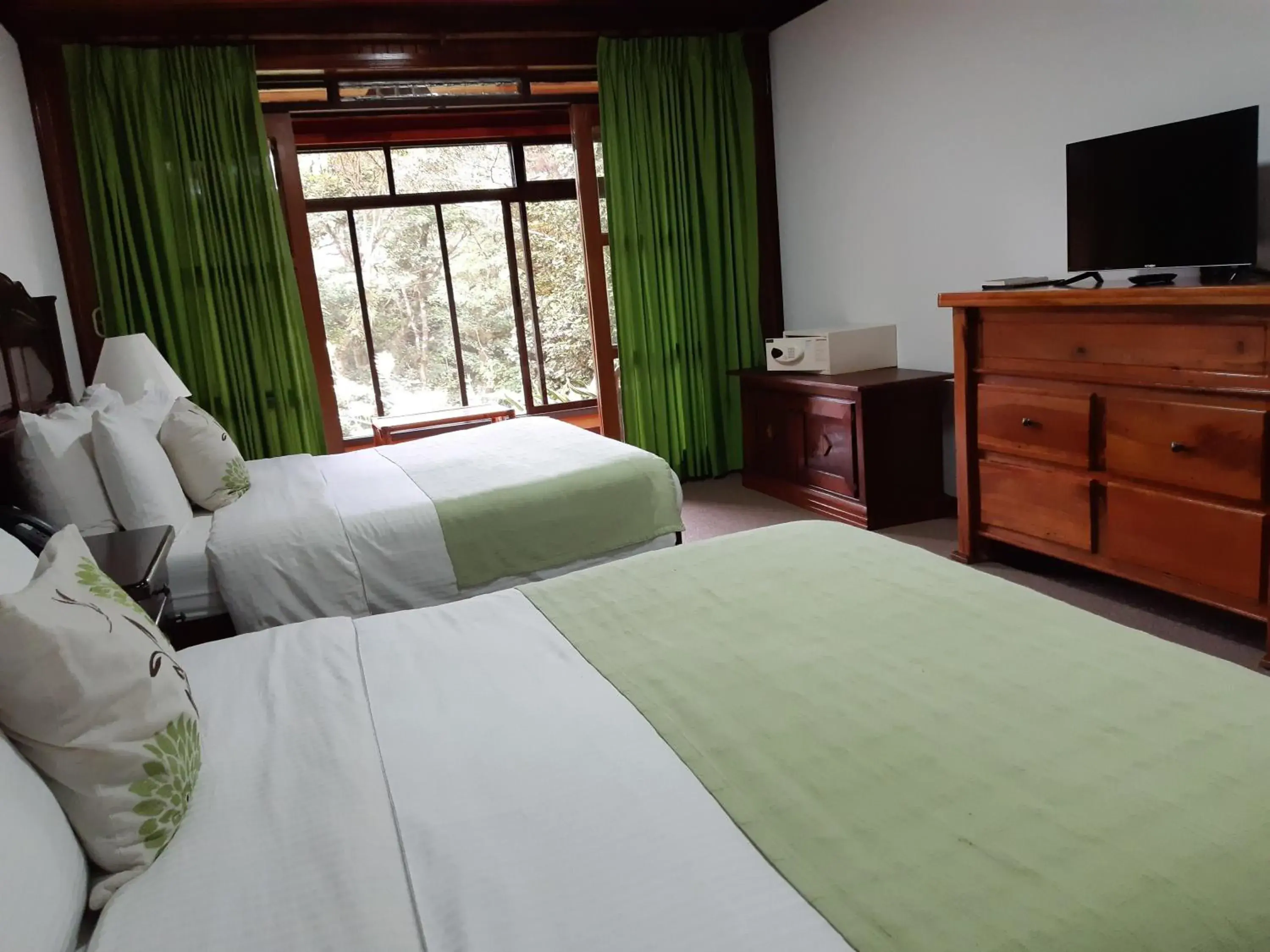 Photo of the whole room, Bed in Trapp Family Lodge Monteverde