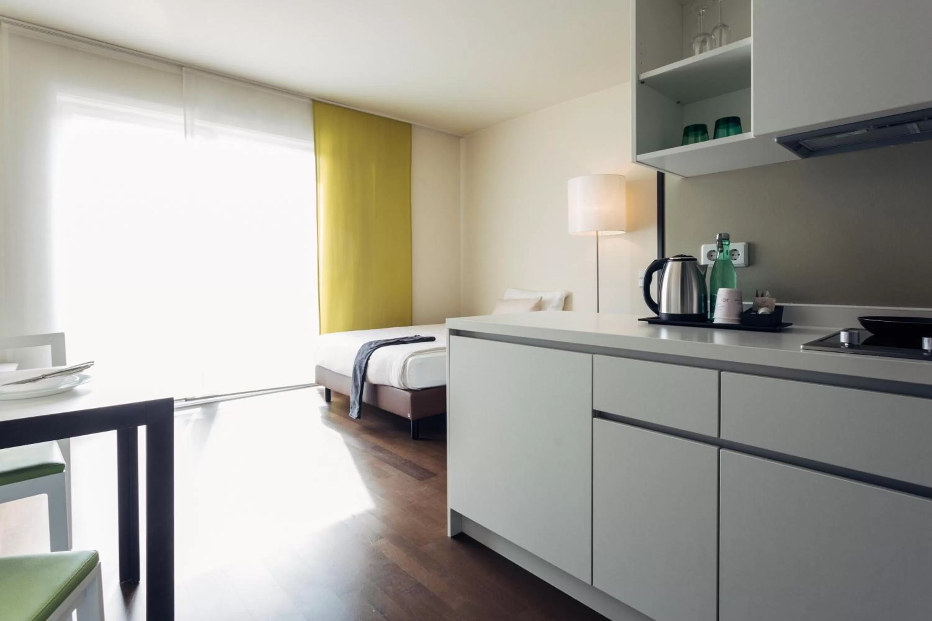 Kitchen or kitchenette, Bed in harry's home Linz-Urfahr hotel & apartments