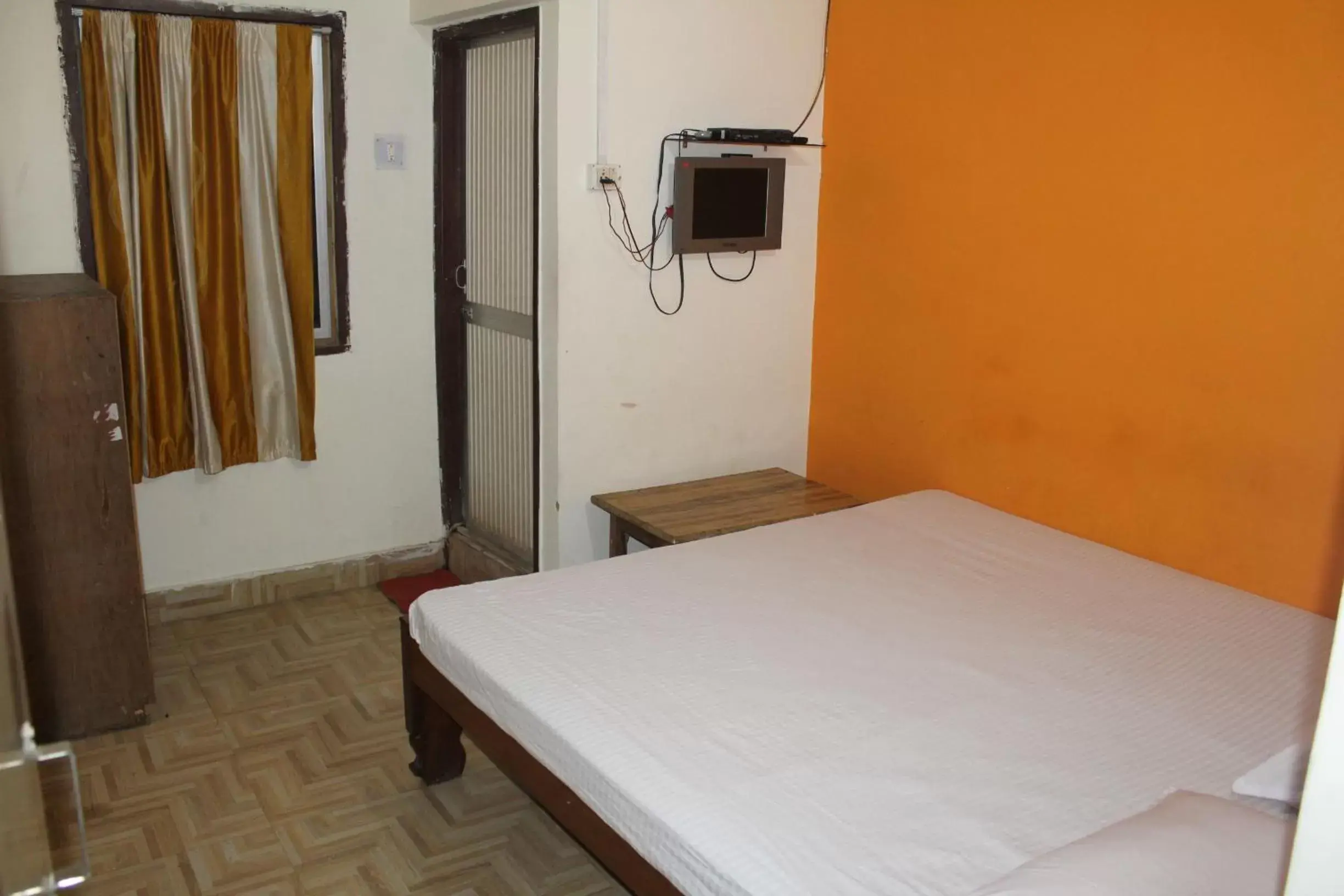 Economy Double Room - single occupancy in Hotel Vijay Economy Double Room - single occupancy in Hotel Vijay