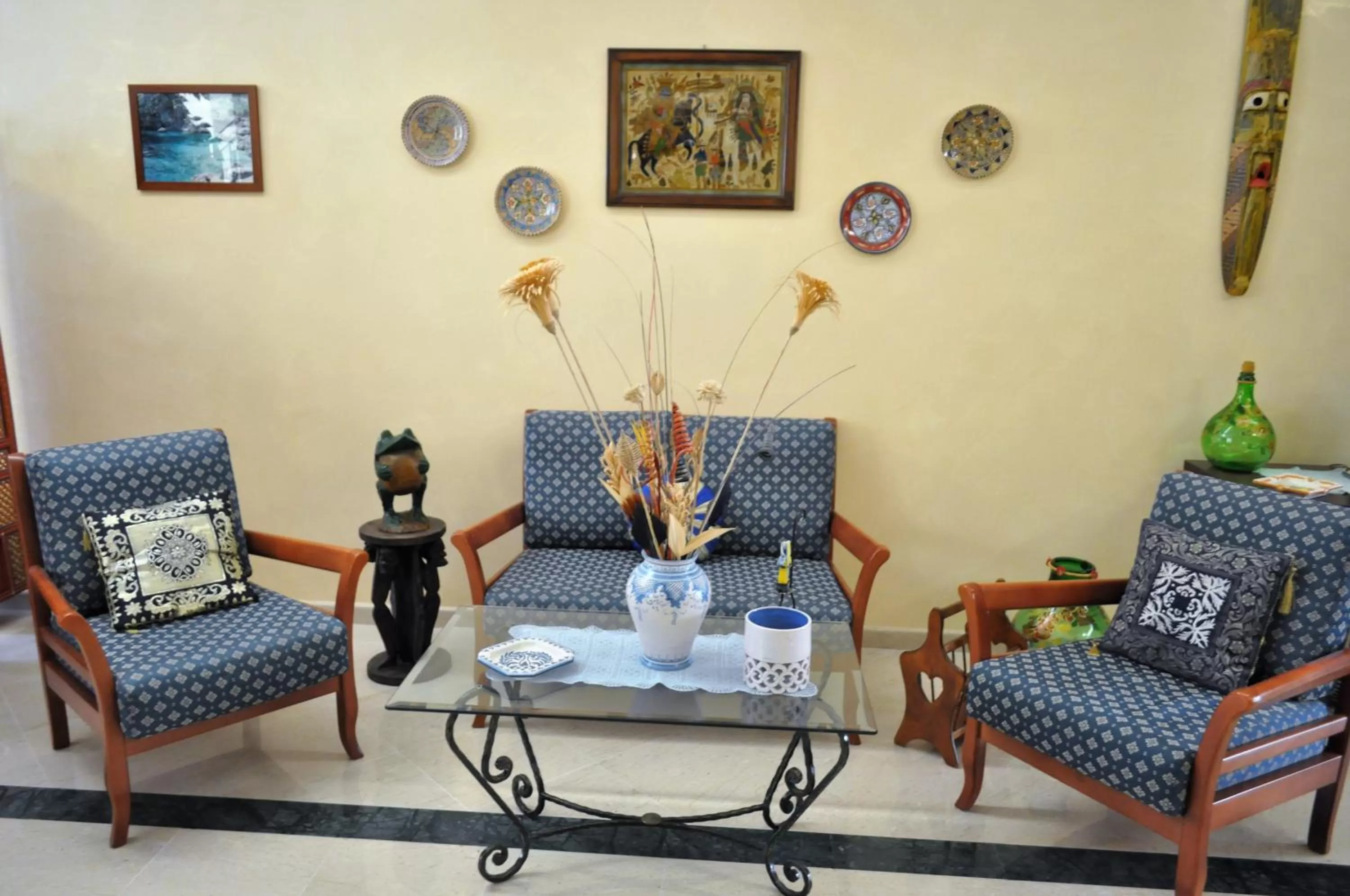 Communal lounge/ TV room in Al-Tair