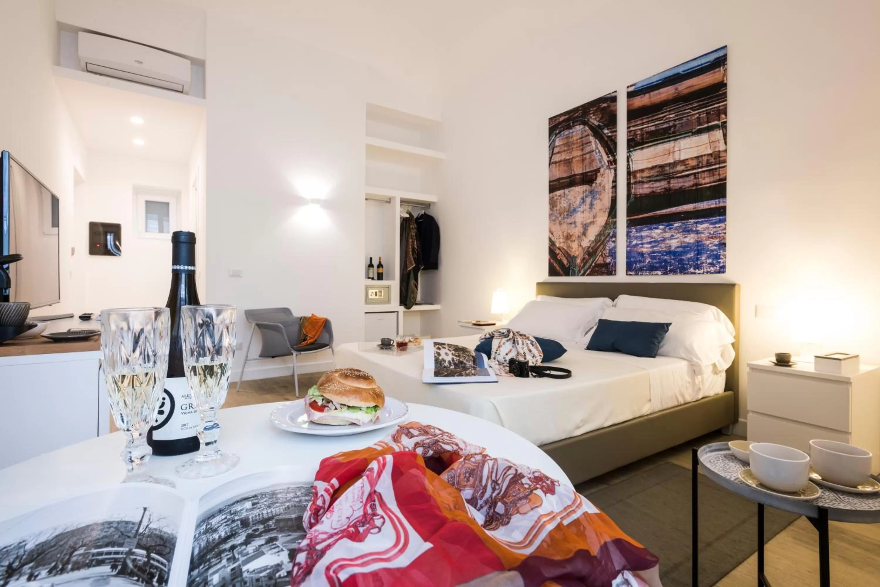 Photo of the whole room, Bed in Palermo In Suite Aparthotel