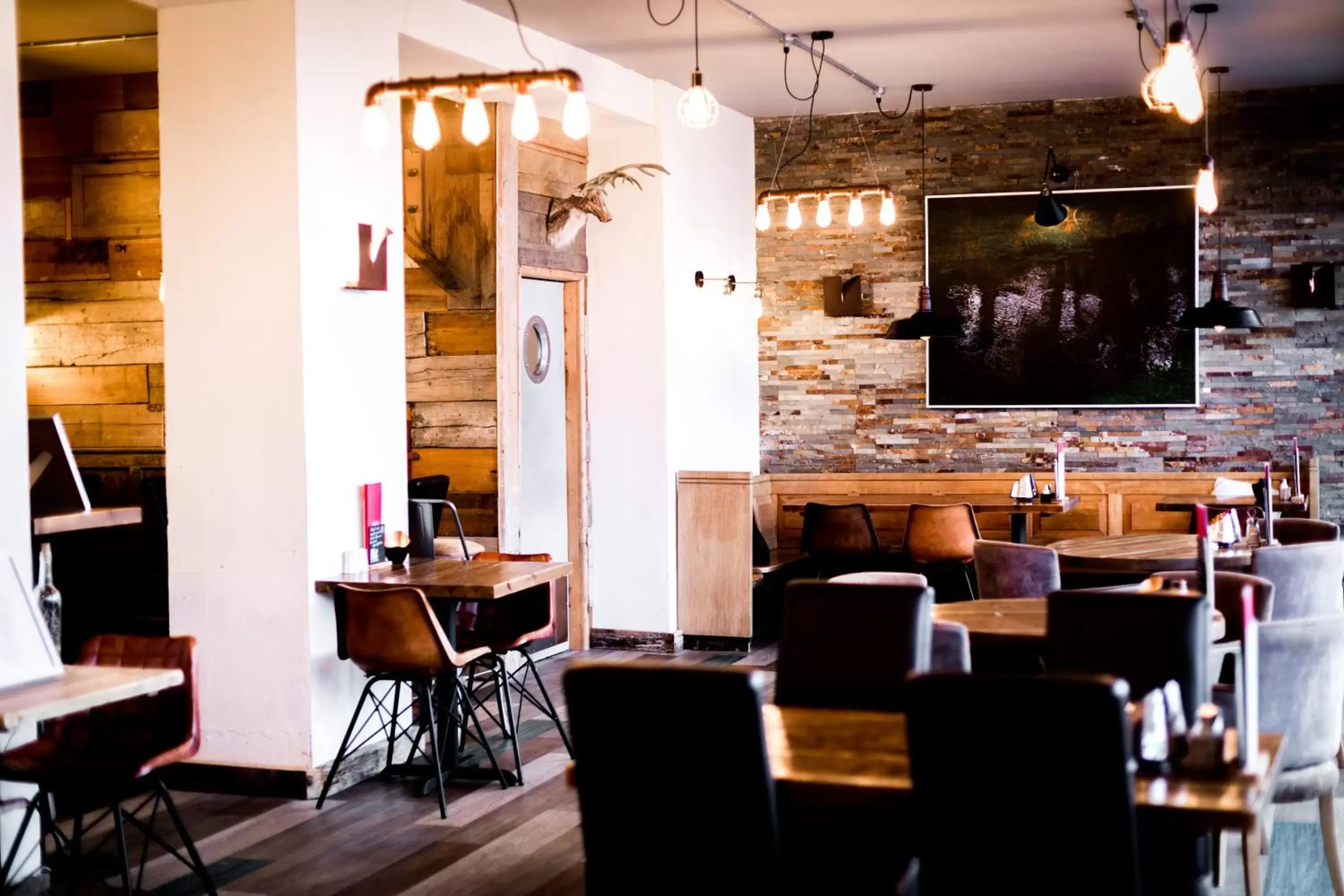 Restaurant/Places to Eat in Pentire Hotel