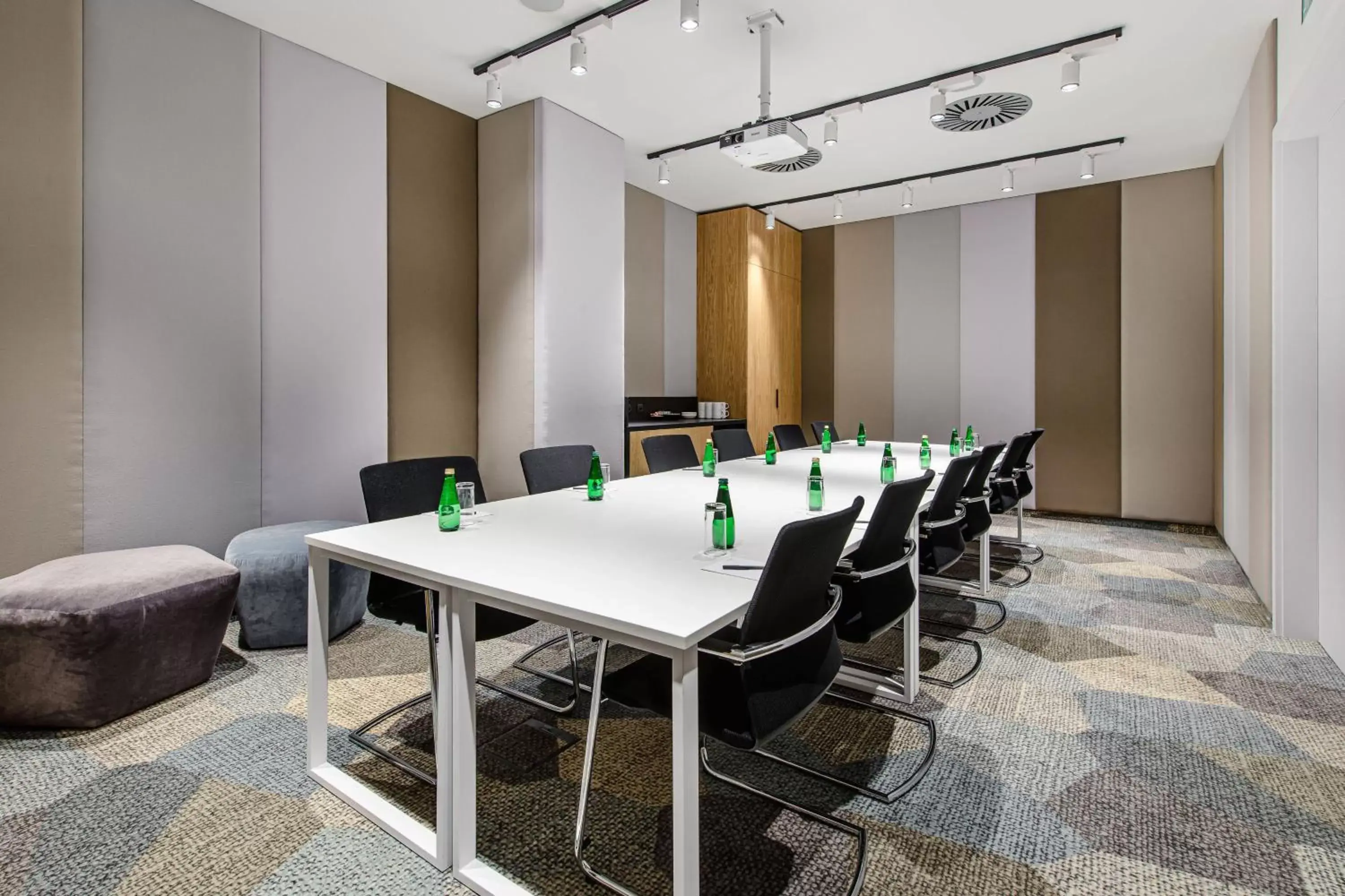 Meeting/conference room in Courtyard by Marriott Warsaw Airport