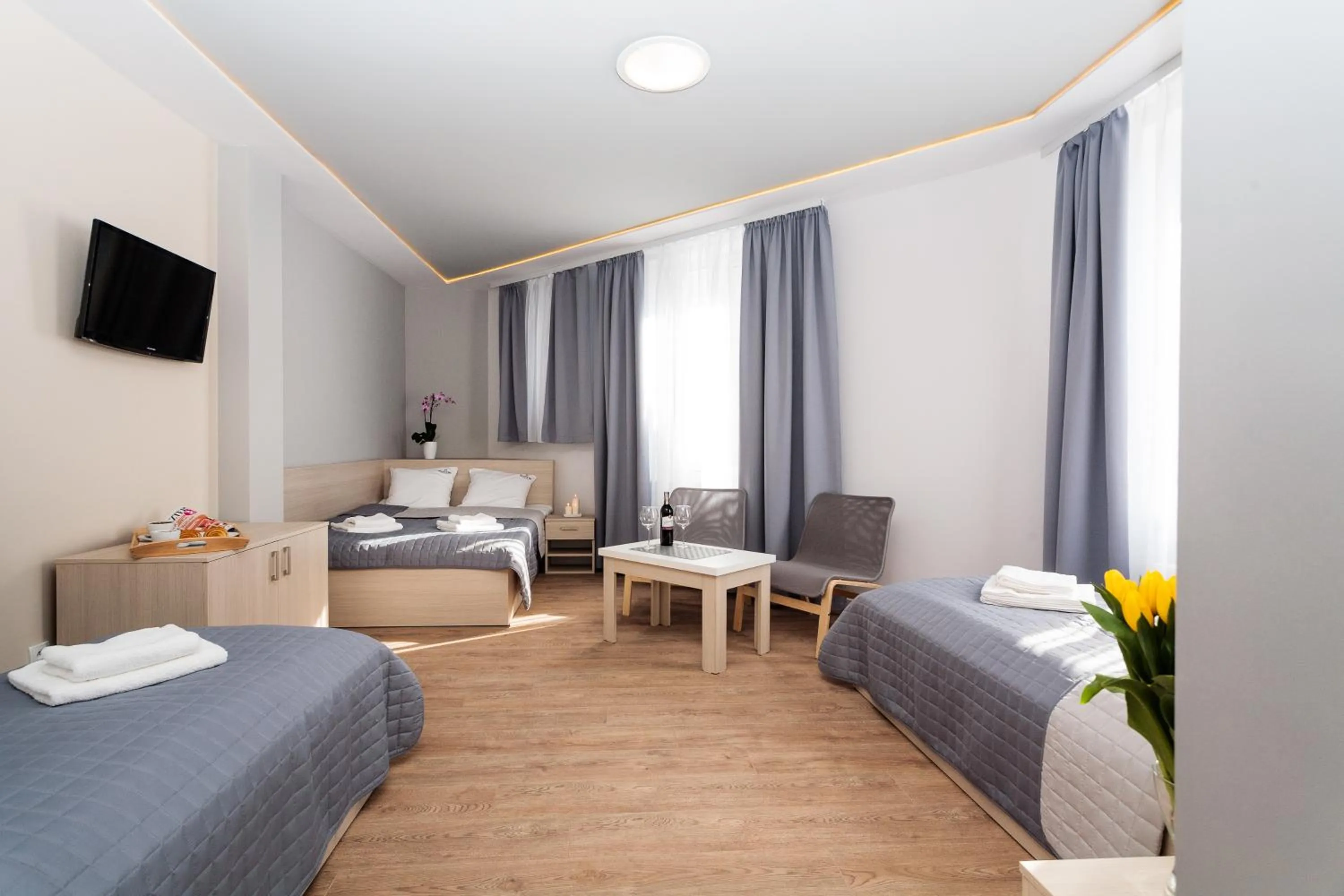 Photo of the whole room, Bed in Apartamenty Platinia - komfortowe noclegi Kraków Stare Miasto