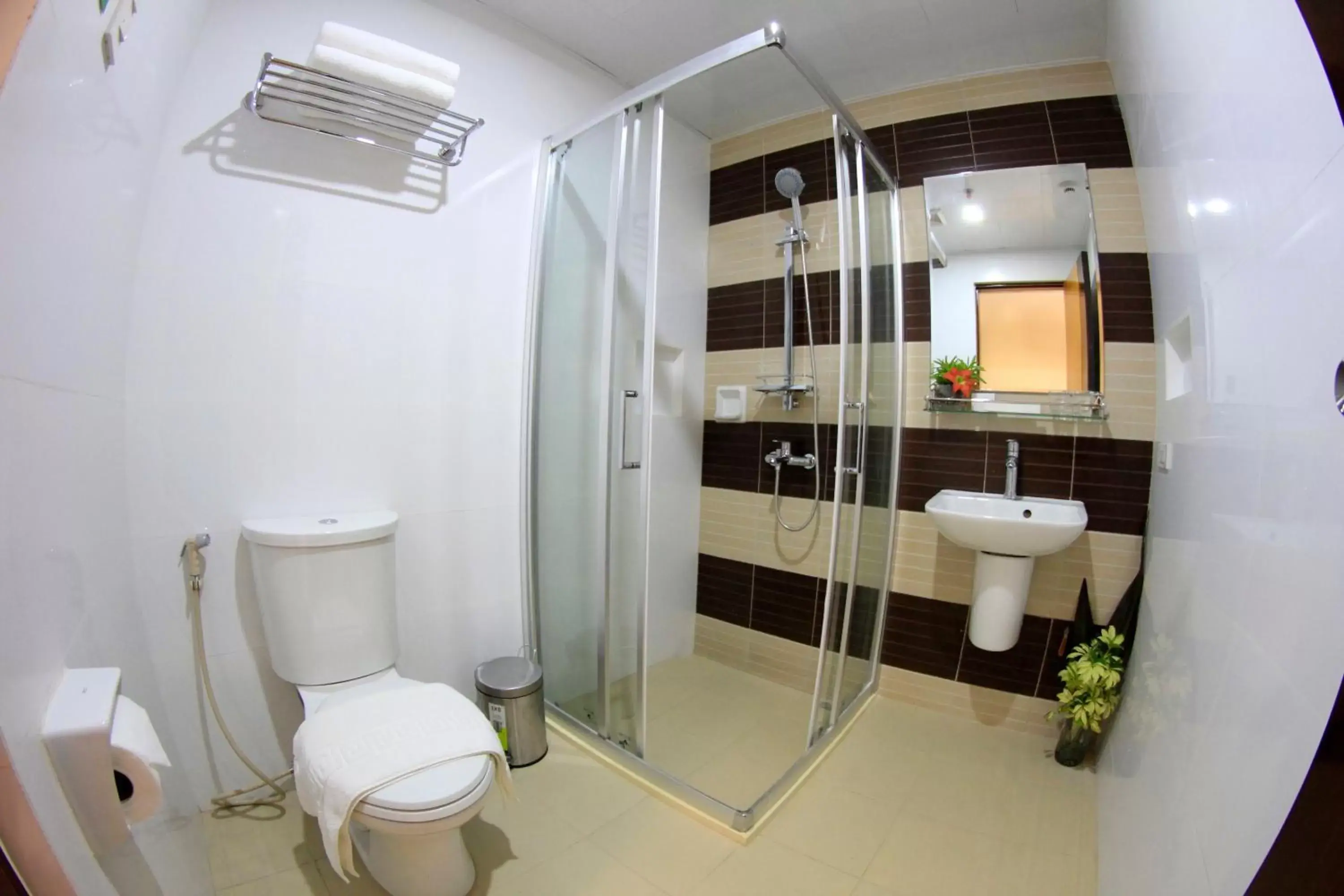 Bathroom in Coron Soleil Express Hotel