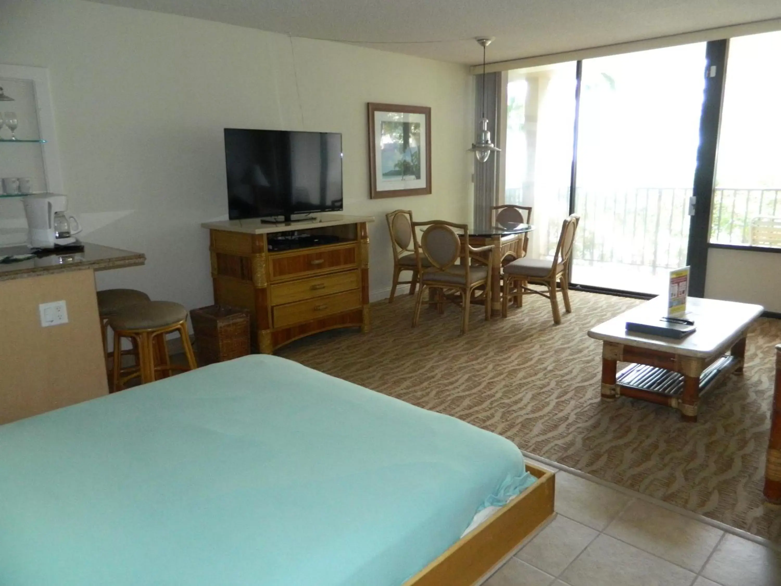 Bed, TV/Entertainment Center in Kahana Beach Vacation Club