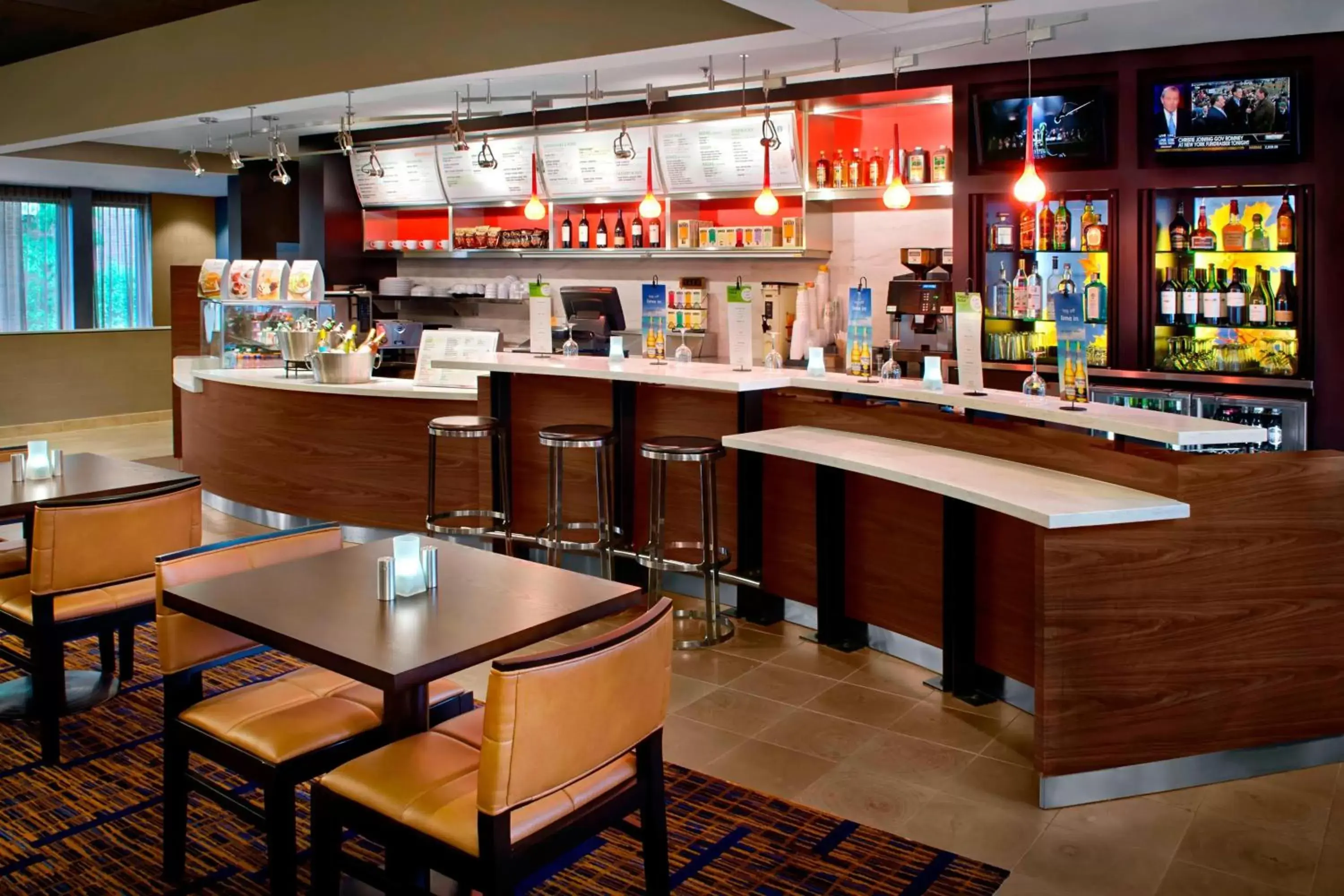 Restaurant/places to eat, Lounge/Bar in Courtyard By Marriott Hartford Windsor Airport