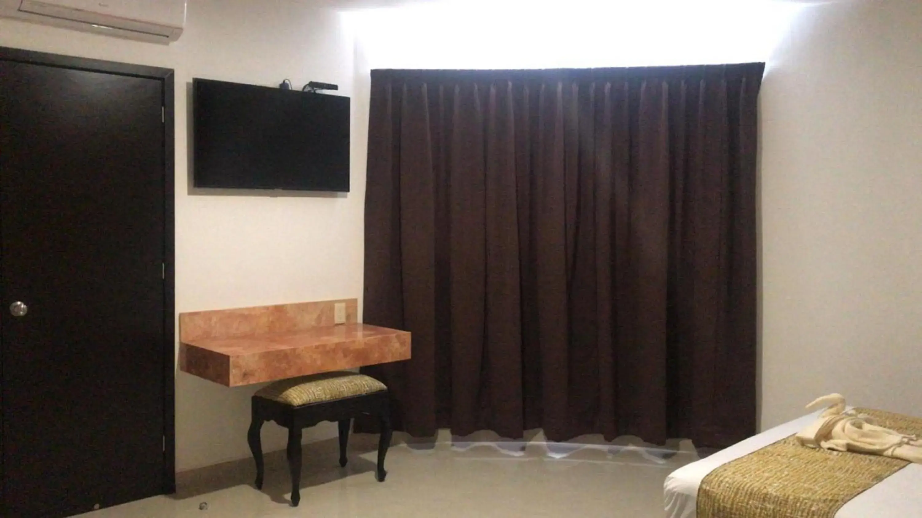 Photo of the whole room, TV/Entertainment Center in Hotel Maria del Rocio