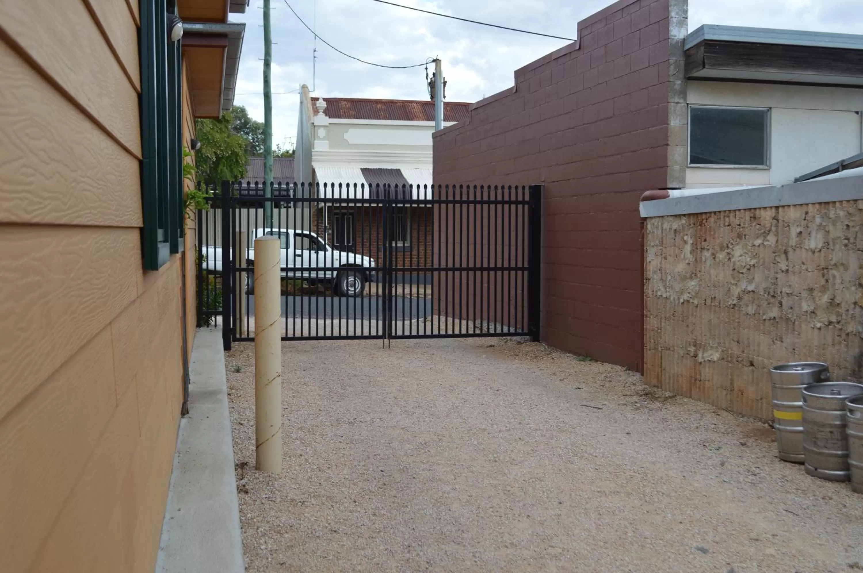 Facade/entrance in Prince Of Wales Hotel Gulgong