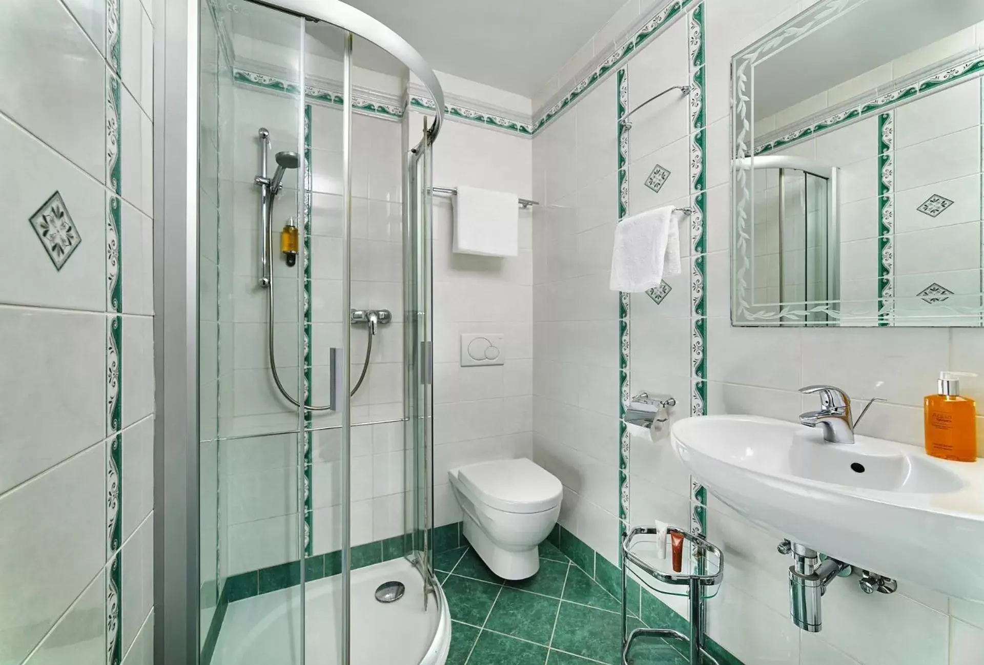Bathroom in Green Garden Hotel