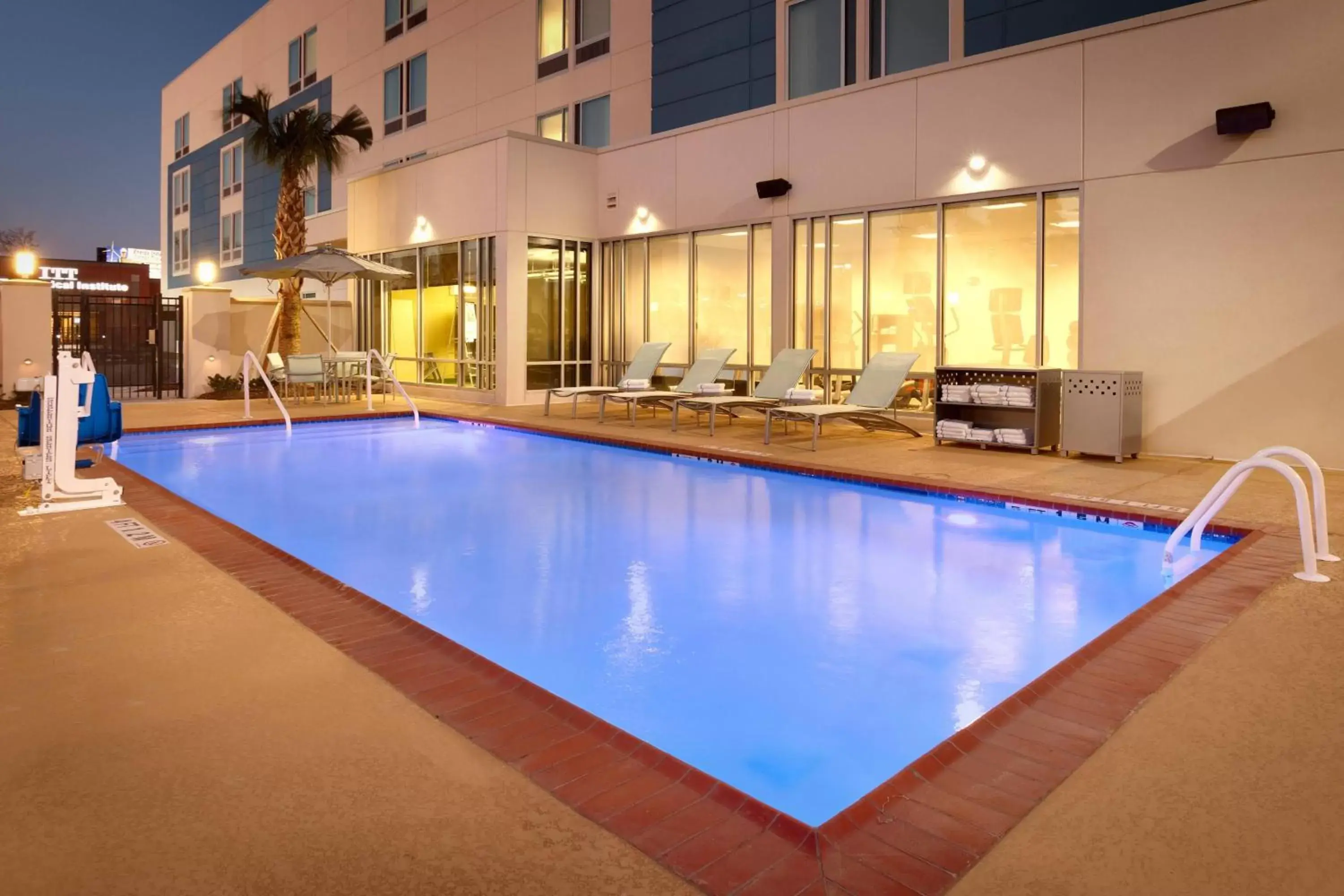 Swimming Pool in SpringHill Suites by Marriott Houston I-45 North