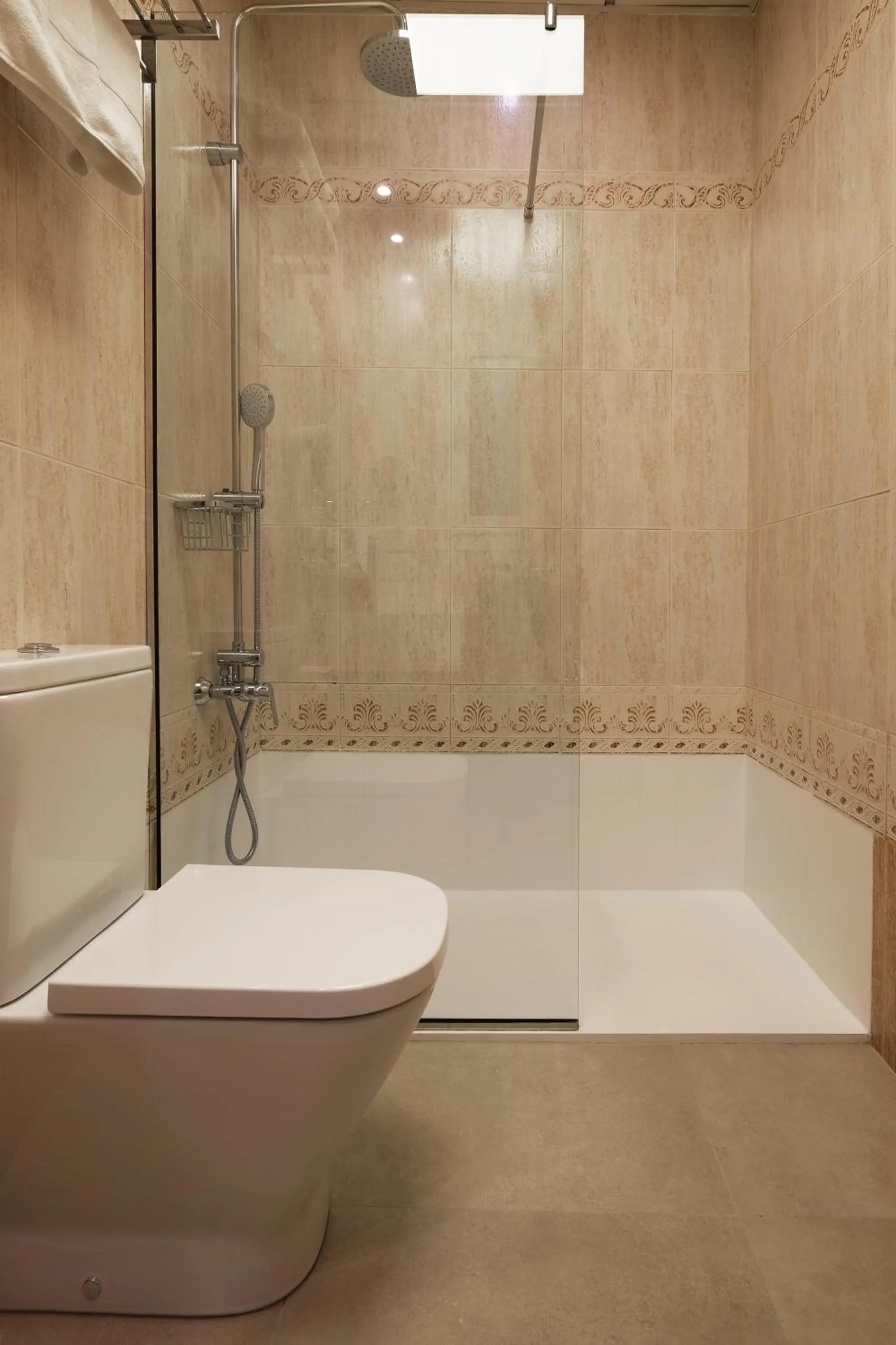 Shower in Hotel Mediterraneo Valencia