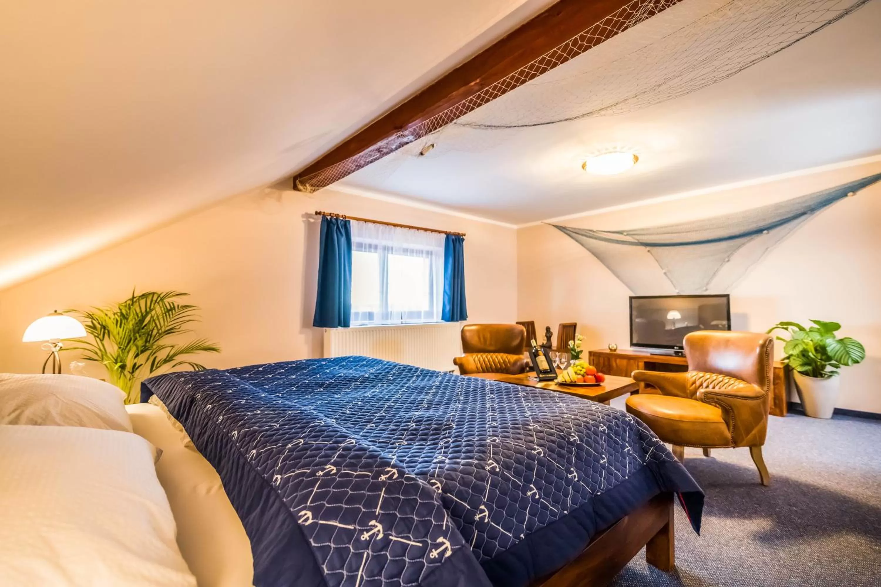 Photo of the whole room, Bed in La Port