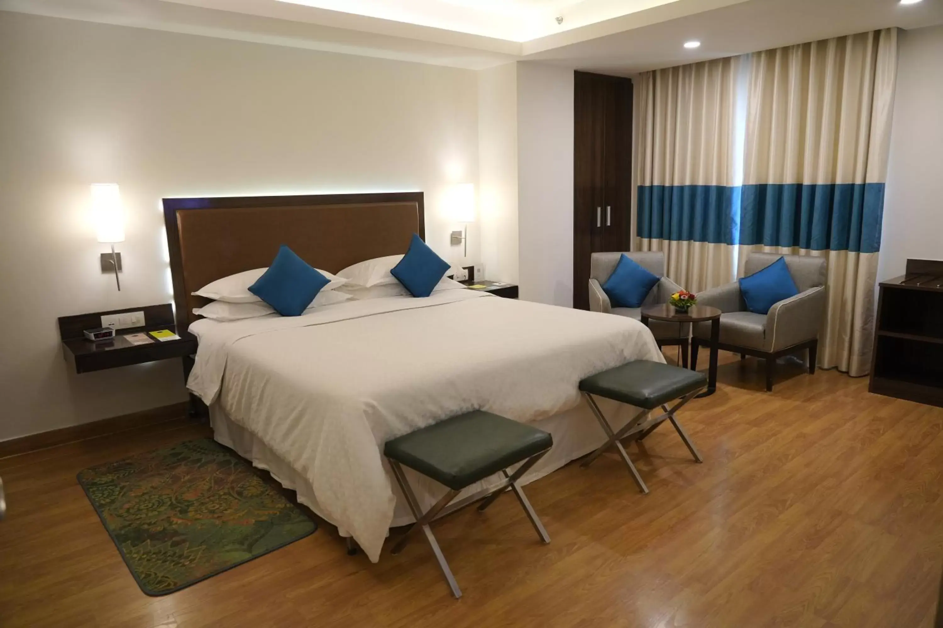 Photo of the whole room, Bed in Four Points by Sheraton Vadodara
