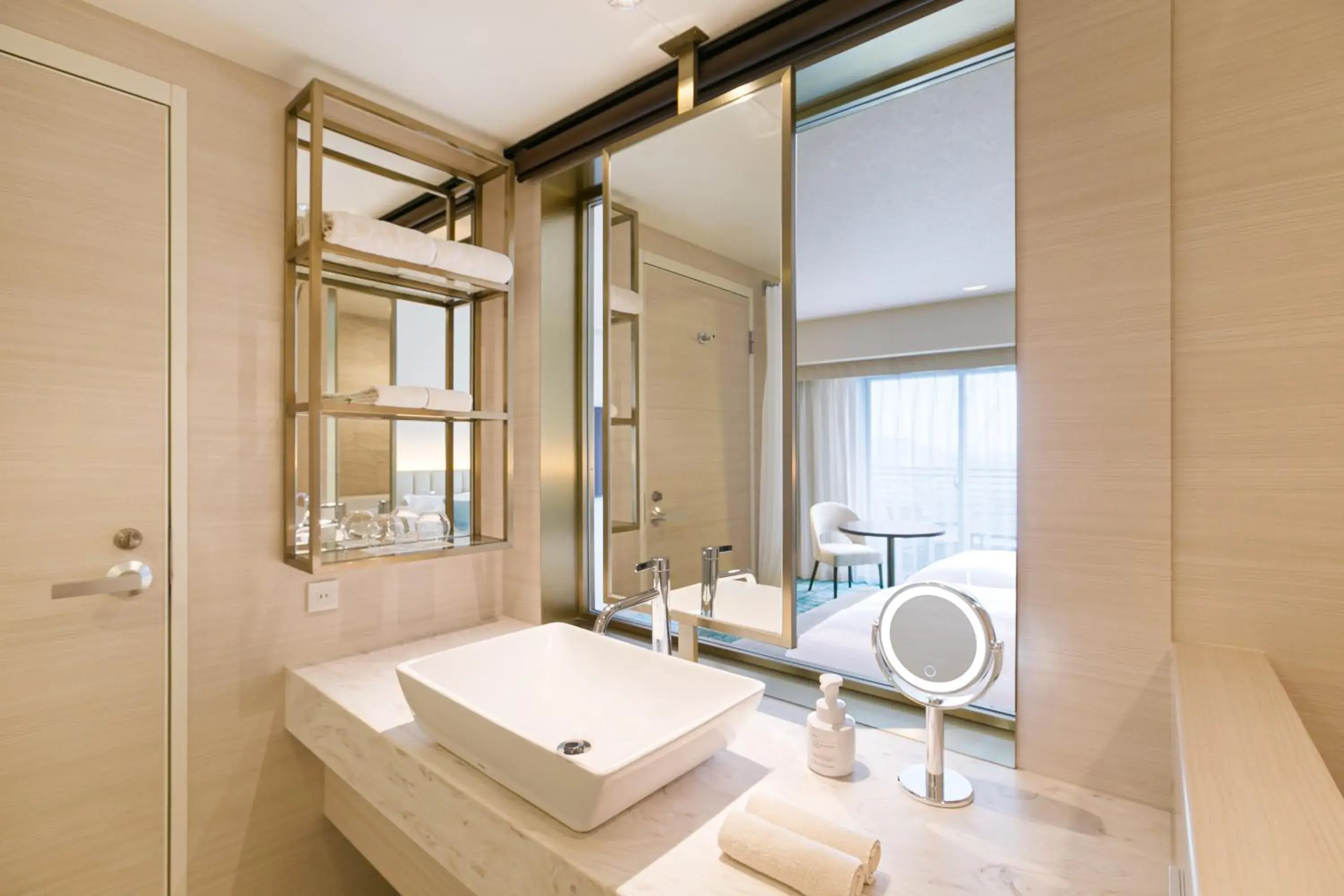 Photo of the whole room, Bathroom in Kobe Meriken Park Oriental Hotel