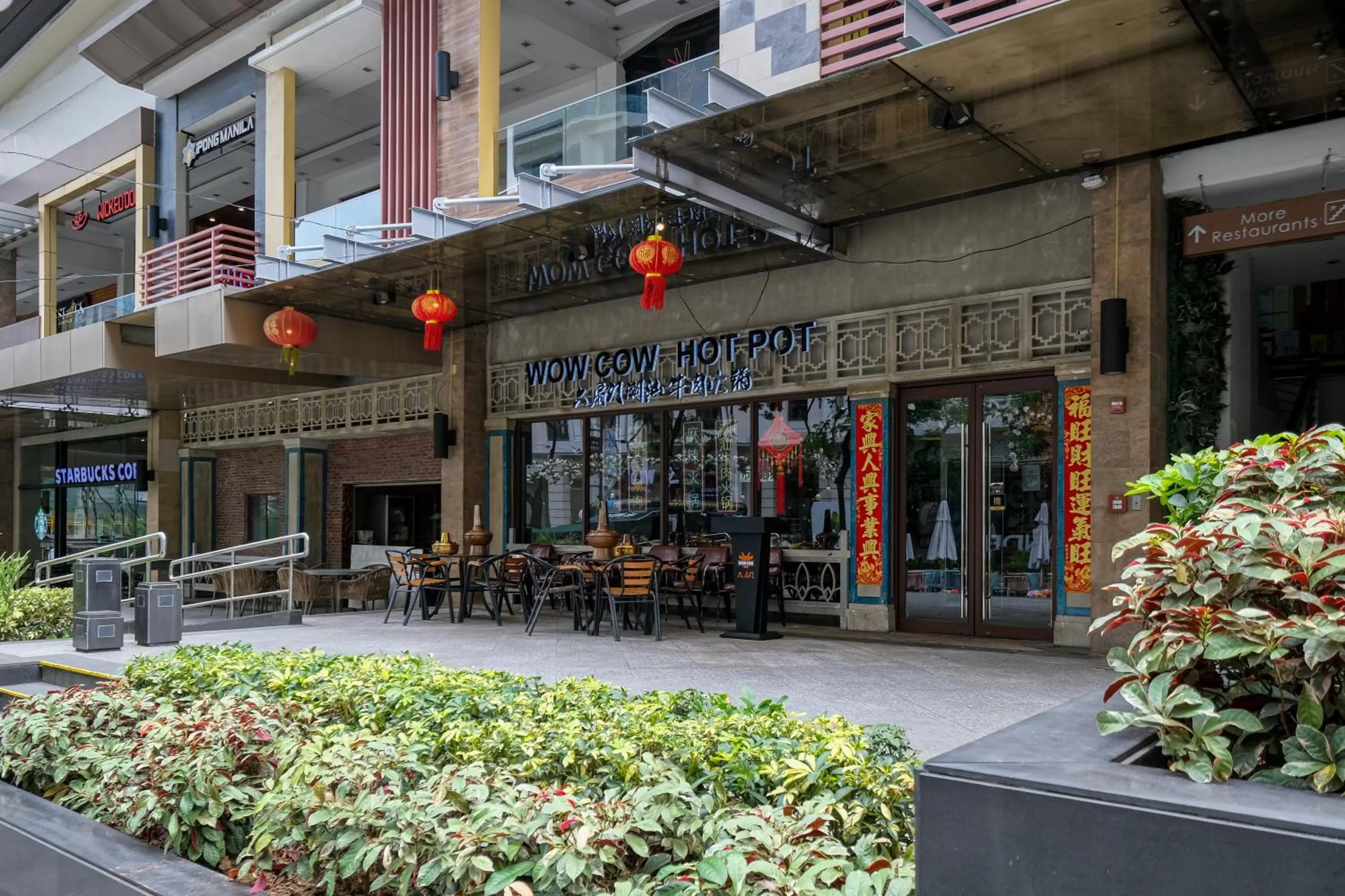 Restaurant/places to eat in 1BR Suite in Uptown BGC