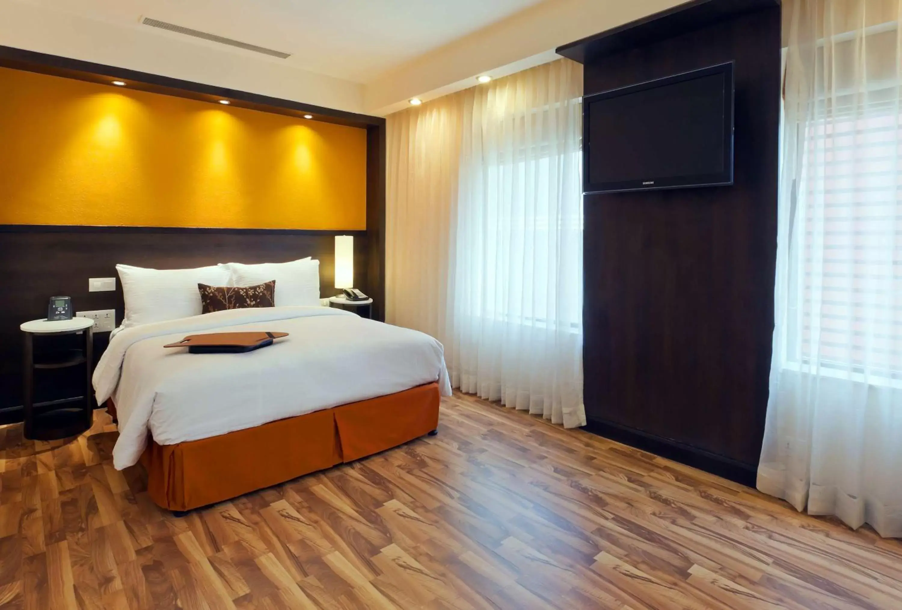 Bed in Hampton by Hilton Vadodara-Alkapuri Bed in Hampton by Hilton Vadodara-Alkapuri