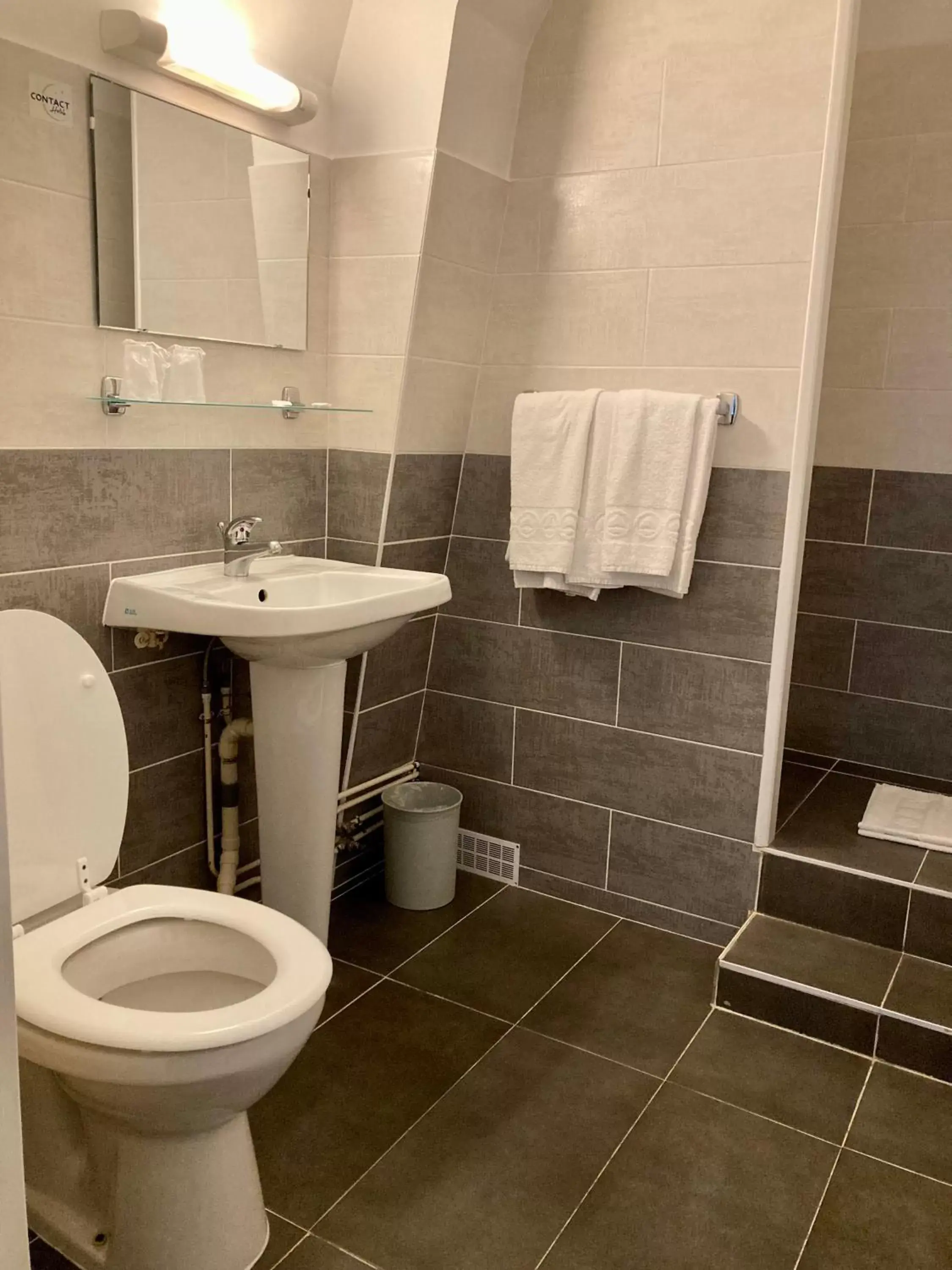 Toilet, Bathroom in Hotel de Champagne