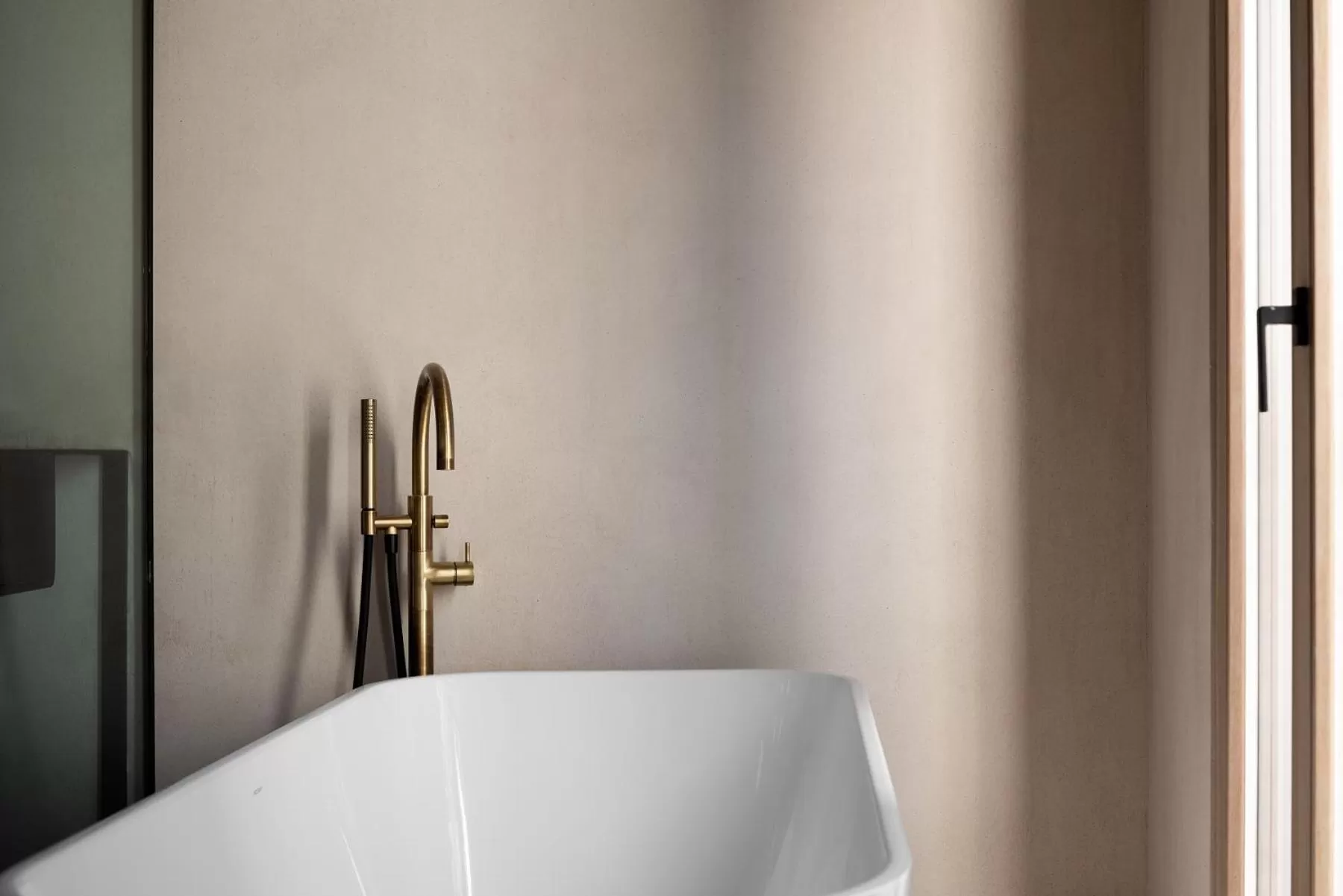 Bath in Sutor Chic Manor hotel