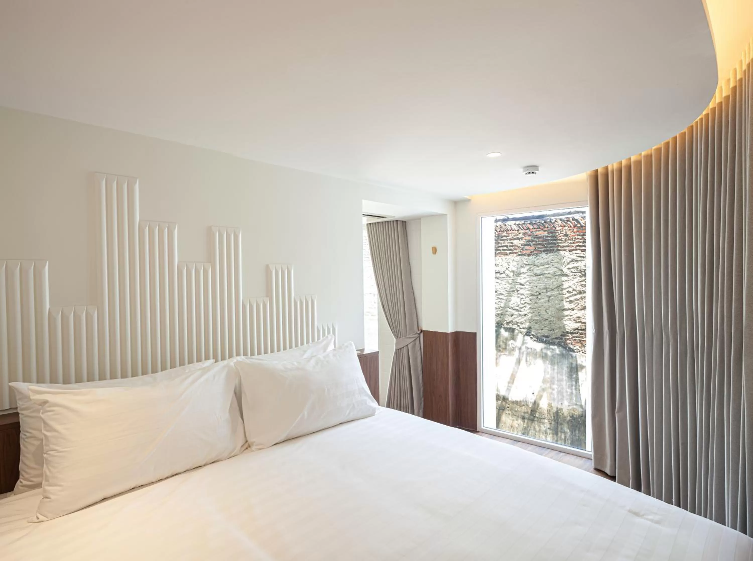 View (from property/room), Bed in Bonsai Hotel Bangkok